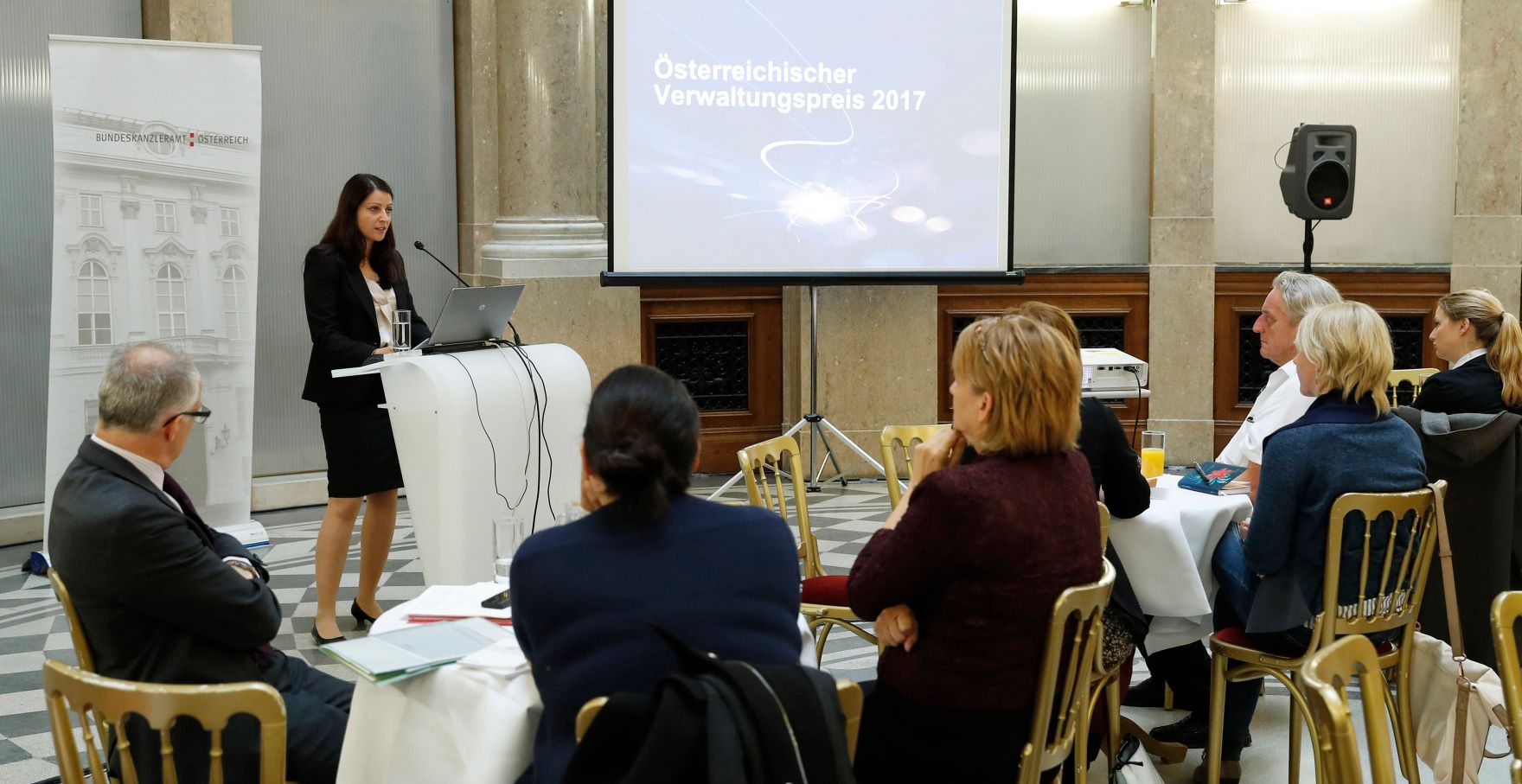 Am 6. Oktober fand die Auftaktveranstaltung zum &Ouml;sterreichischen Verwaltungspreis 2017 statt. Im Bild Staatssekret&auml;rin Muna Duzdar bei ihrem Beitrag zum Thema "Den Wandel managen - neue Wege f&uuml;r den &ouml;ffentlichen Dienst". 