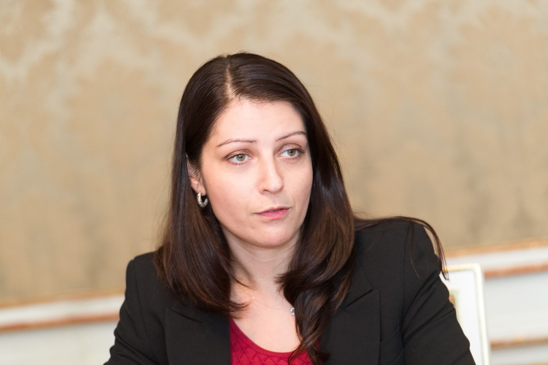 Am 8. November 2016 lud Staatssekret&auml;rin Muna Duzdar (im Bild) zu einem Round Table #GegenHassimNetz.