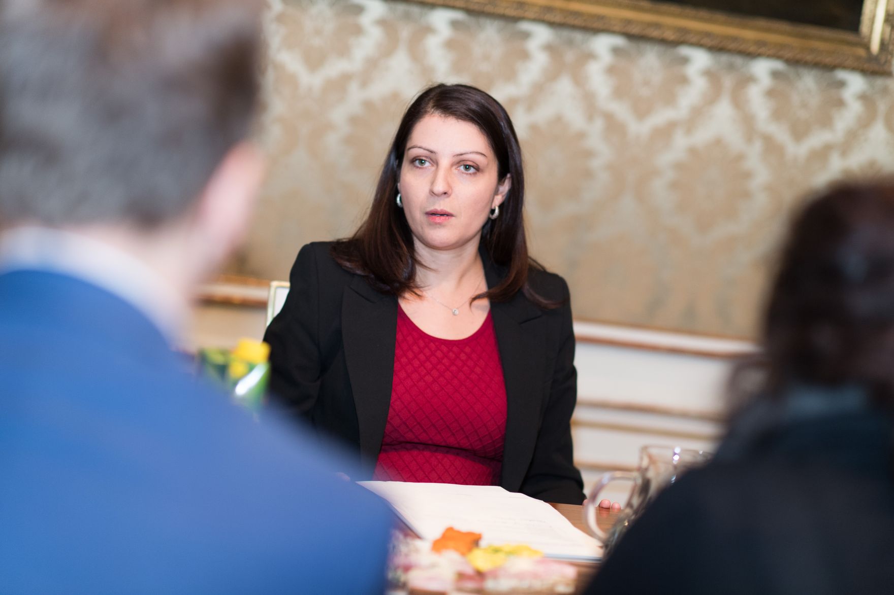 Am 8. November 2016 lud Staatssekret&auml;rin Muna Duzdar (im Bild) zu einem Round Table #GegenHassimNetz.