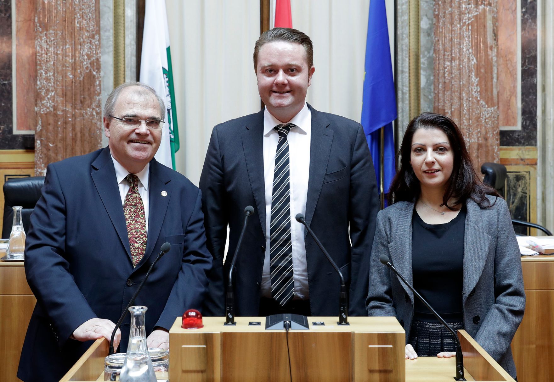 Am 16. November 2016 nahm Staatssekret&auml;rin Muna Duzdar (r.) an der Enquete des Bundesrates zum Thema &quot;#DigitaleCourage&quot; teil. Im Bild mit Wolfgang Brandstetter (l.) Bundesminister f&uuml;r Justiz und Mario Lindner (m.), Pr&auml;sident des Bundesrats.