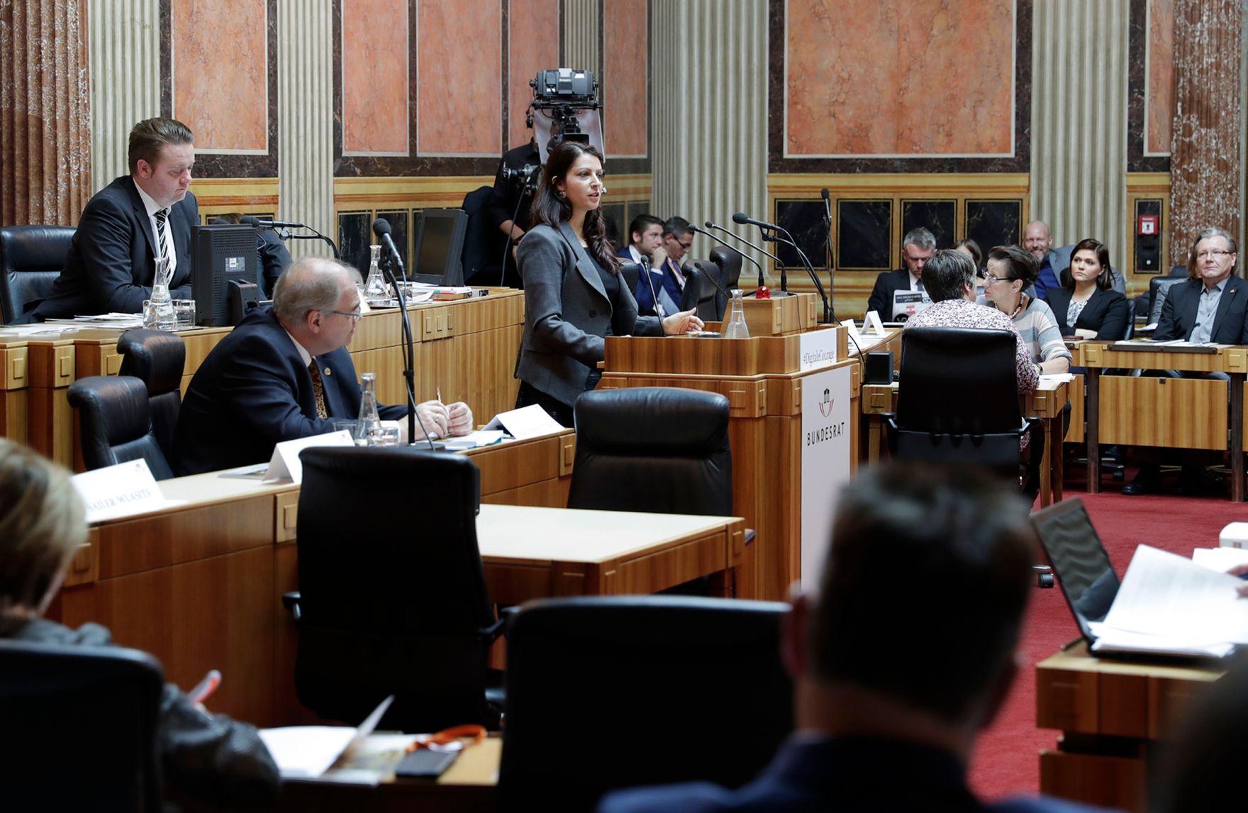 Am 16. November 2016 nahm Staatssekret&auml;rin Muna Duzdar (im Bild) an der Enquete des Bundesrates zum Thema &quot;#DigitaleCourage&quot; teil.