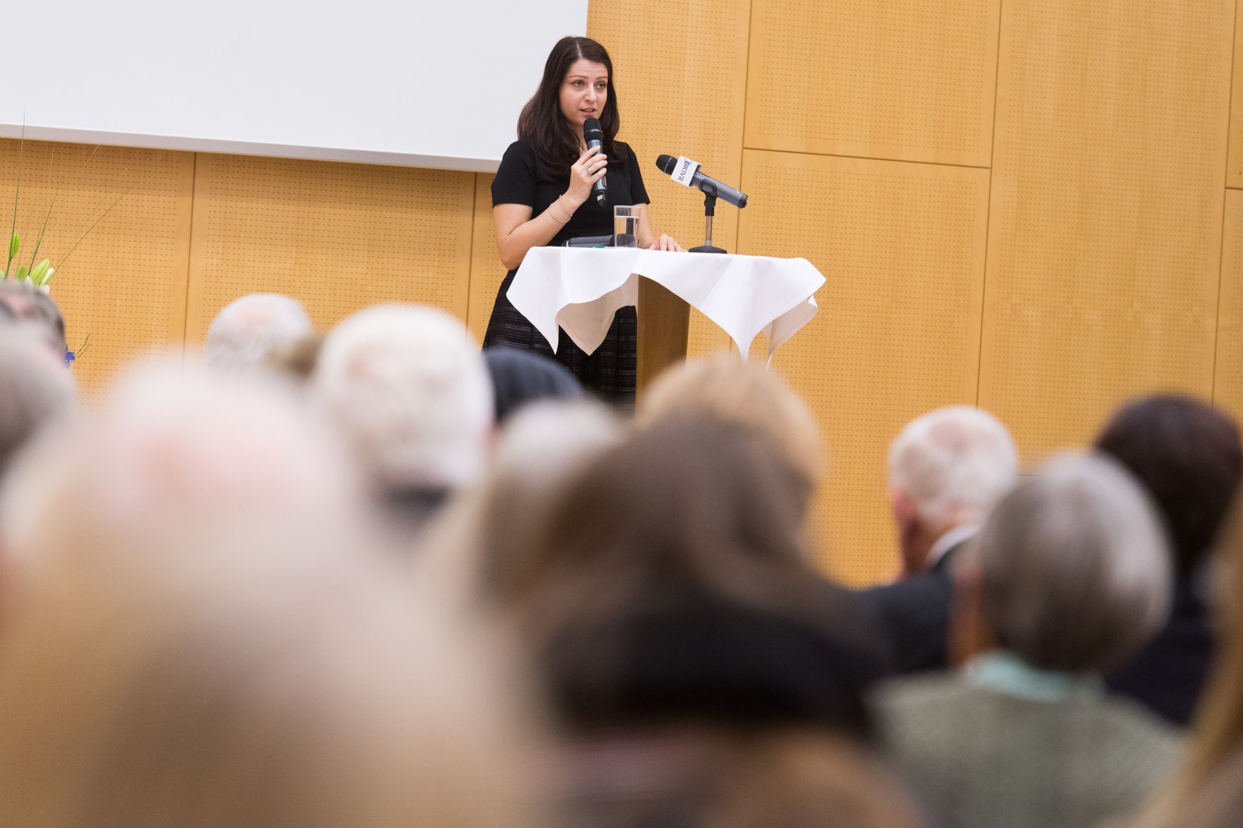 Am 16. November 2016 nahm Staatssekret&auml;rin Muna Duzdar (im Bild) an der Veranstaltung &quot;60 Jahre Koordinierungsausschuss f&uuml;r christlich-j&uuml;dische Zusammenarbeit&quot; teil.