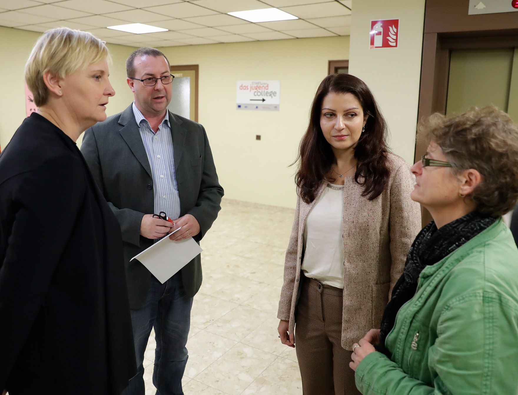 Am 21. November 2016 besuchte Staatssekret&auml;rin Muna Duzdar (im Bild) das Jugendcollege der Stadt Wien.