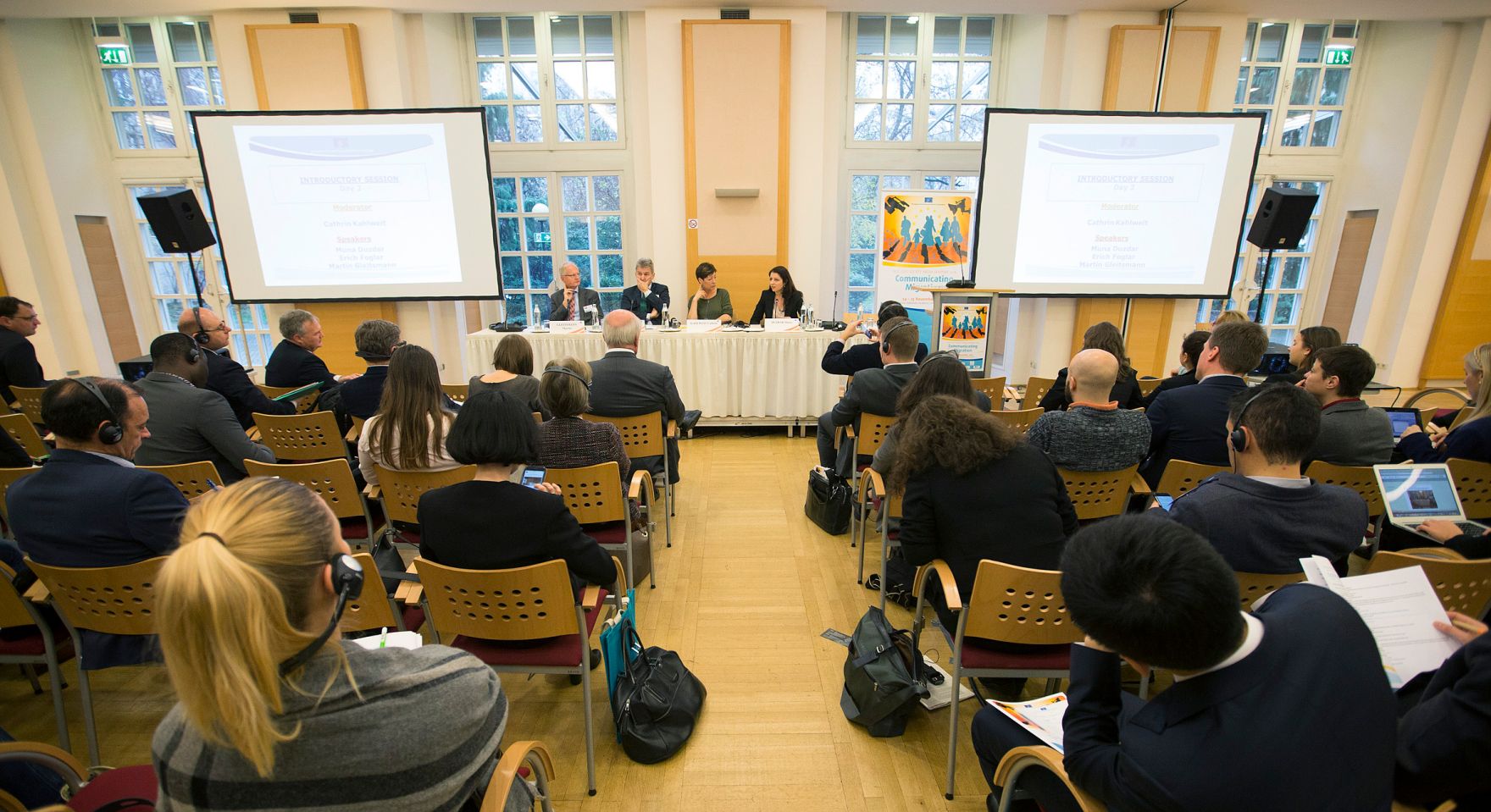 Am 25. November 2016 nahm Staatssekret&auml;rin Muna Duzdar (r.) am 10. Medienseminar der Zivilgesellschaft, organisiert durch den Europ&auml;ischen Wirtschaft- und Sozialausschuss (EWSA) teil.