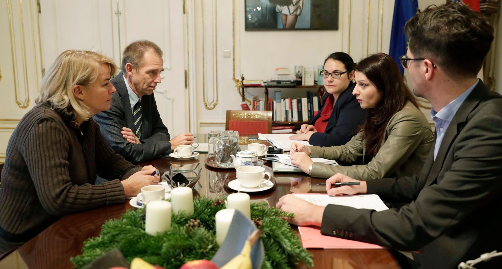 Am 2. Dezember 2016 empfing Staatssekret&auml;rin Muna Duzdar (2.v.r.) die Rektorin der Wirtschaftsuniversit&auml;t Wien Edeltraud Hanappi-Egger (l.) und den Vizerektor der Wirtschaftsuniversit&auml;t Wien Michael Lang (2.v.l.) zu einem Gespr&auml;ch.