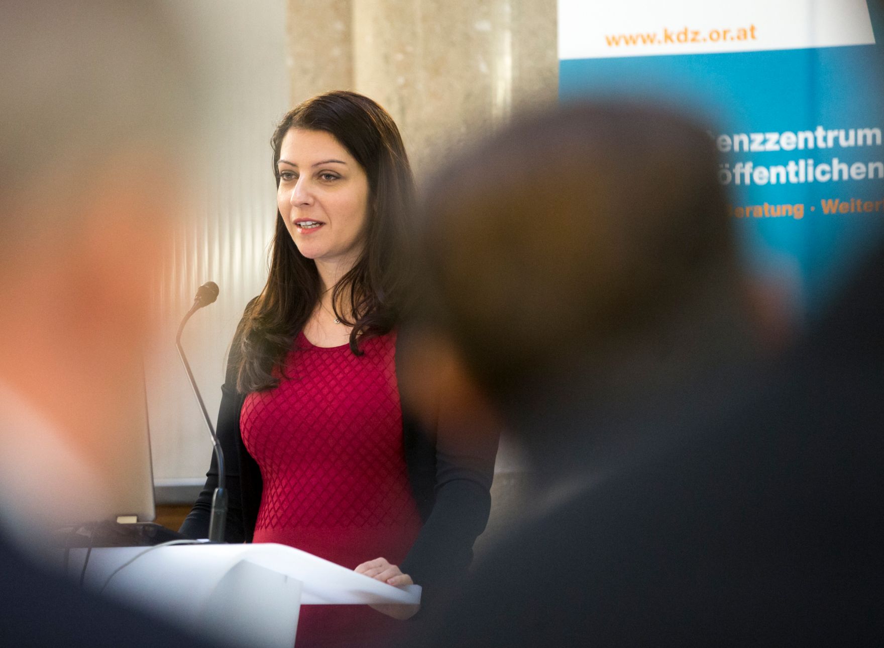 Am 7. Dezember 2016 nahm Staatssekret&auml;rin Muna Duzdar (im Bild) an der Veranstaltung &quot;Qualit&auml;tsdialog 2016 - Qualit&auml;t in der &ouml;ffentlichen Verwaltung&quot; teil.