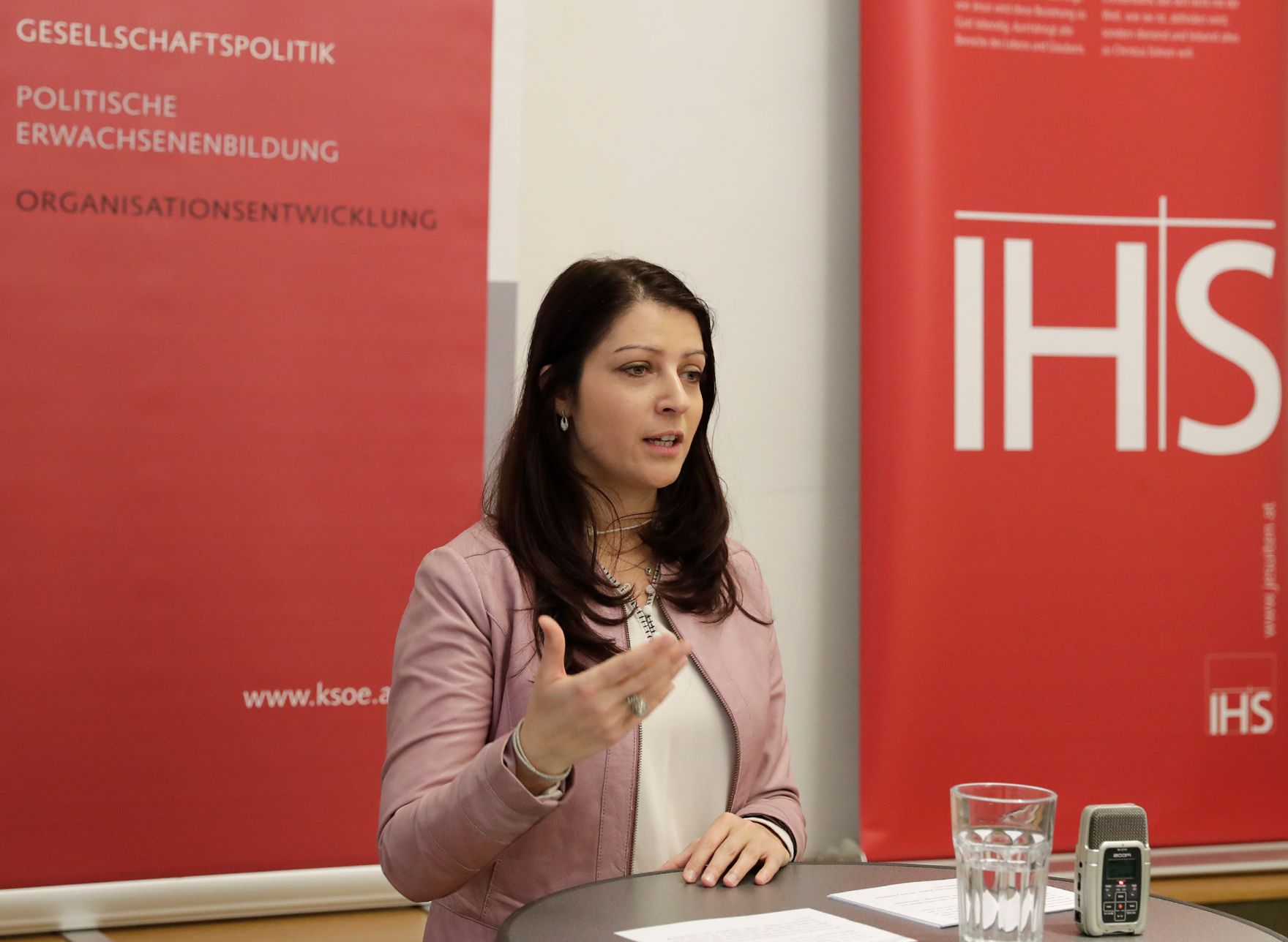 Am 16. Dezember 2016 nahm Staatssekret&auml;rin Muna Duzdar (im Bild) an einer Diskussionsveranstaltung der Katholischen Sozialakademie &Ouml;sterreich teil.