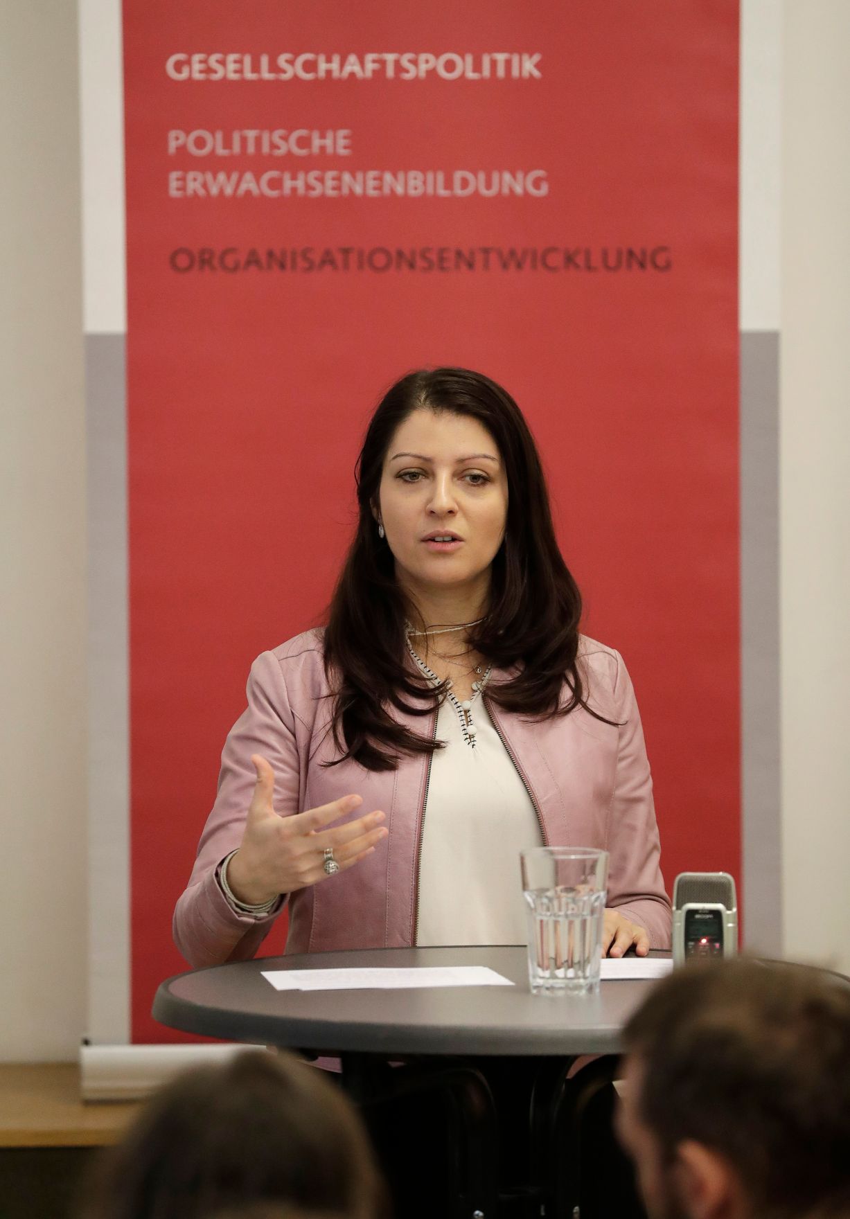 Am 16. Dezember 2016 nahm Staatssekret&auml;rin Muna Duzdar (im Bild) an einer Diskussionsveranstaltung der Katholischen Sozialakademie &Ouml;sterreich teil.