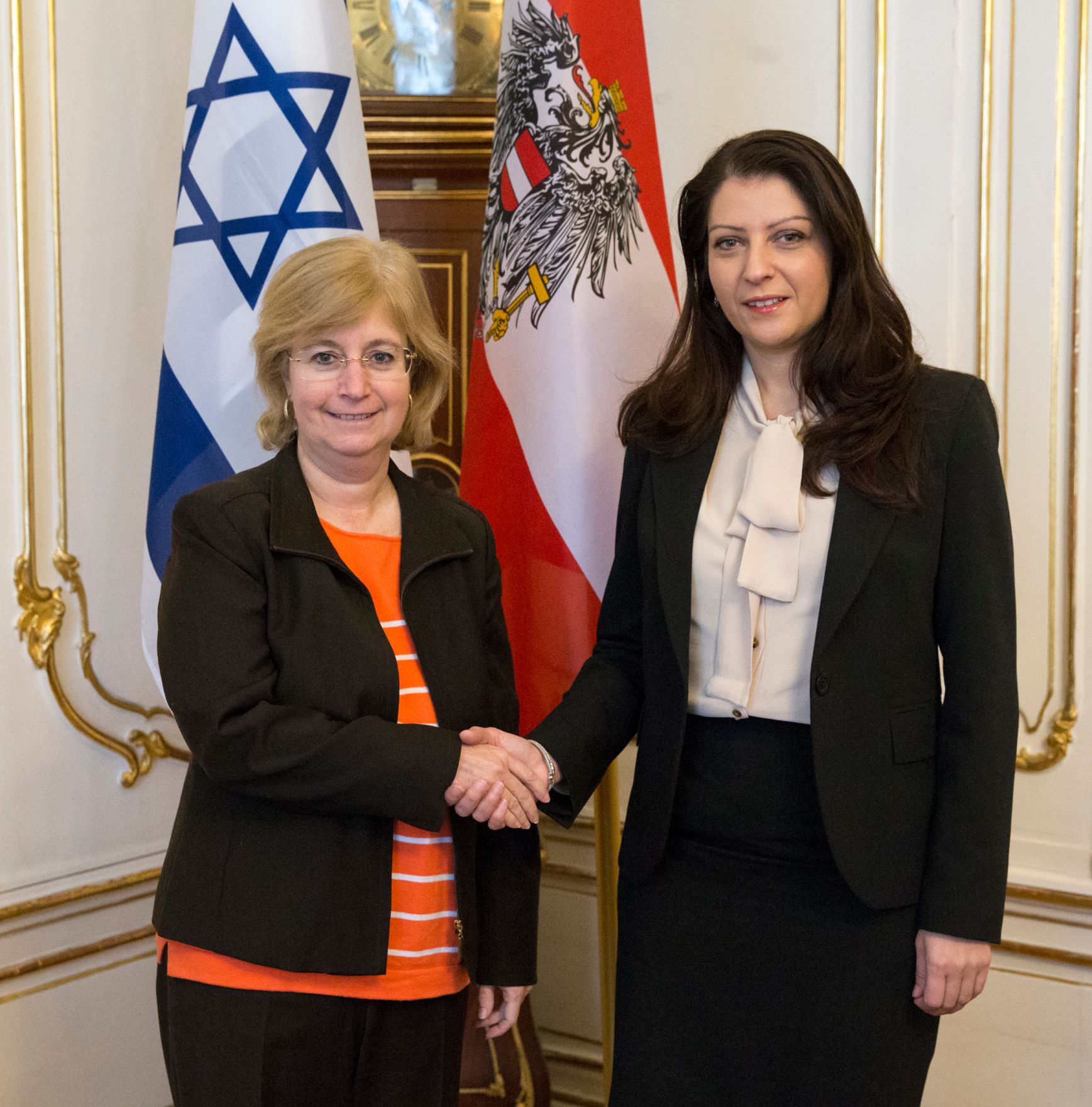 Am 22. Dezember 2016 empfing Staatssekret&auml;rin Muna Duzdar (r.) die israelische Botschafterin Talya Lador-Fresher (l.) bei ihrem Antrittsbesuch.