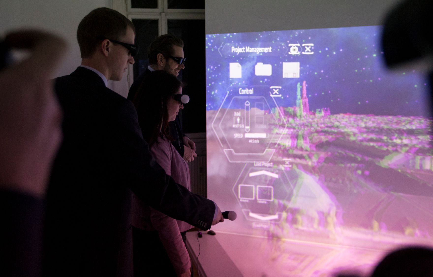 Am 18. J&auml;nner 2017 stellten Staatssekret&auml;rin Muna Duzdar und Staatssekret&auml;r Harald Mahrer die Initiative "Digital Roadmap Austria" in den R&auml;umlichkeiten der Meixner Vermessungs ZT GmbH vor.