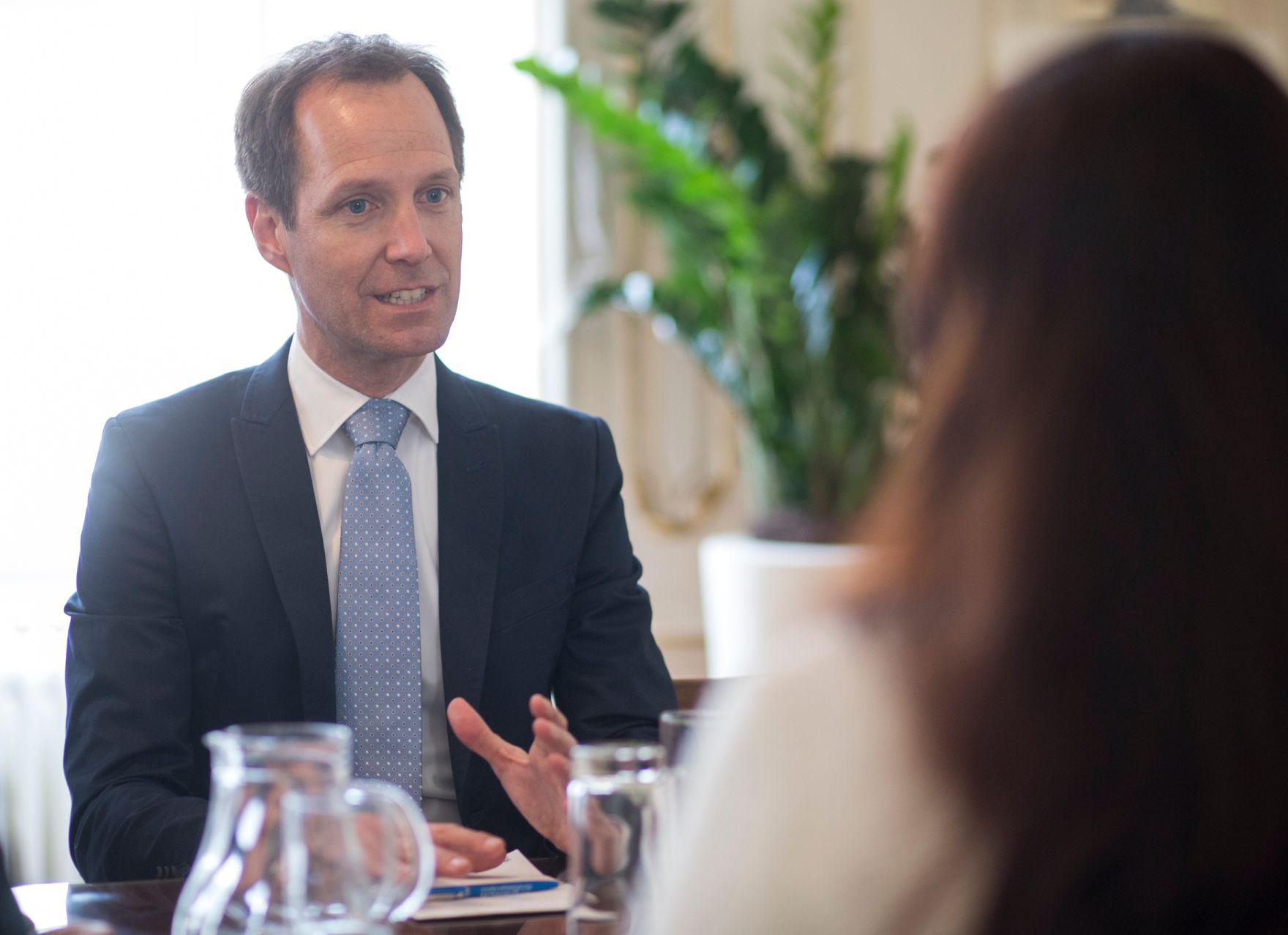 Am 11. April 2017 empfing Staatssekret&auml;rin Muna Duzdar den Leiter der UNHCR Christoph Pinter (im Bild) zu einem Arbeitsgespr&auml;ch.