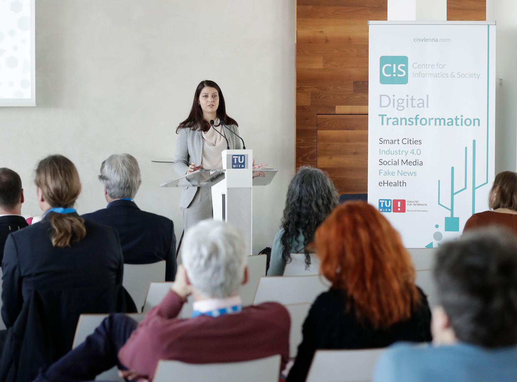 Am 24. April 2017 nahm Staatssekret&auml;rin Muna Duzdar (im Bild) am Symposium zum Thema &quot;Digitale Transformation&quot; an der Technischen Universit&auml;t Wien teil.