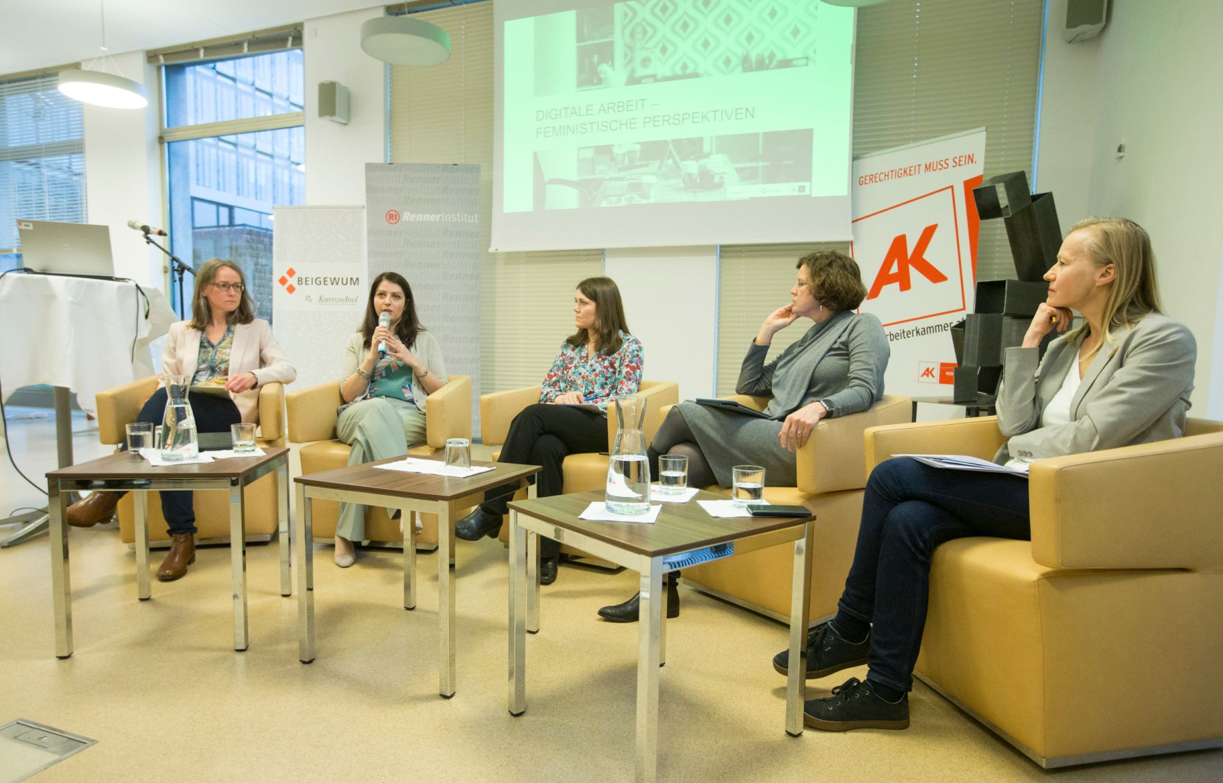 Am 27. April 2017 nahm Staatssekret&auml;rin Muna Duzdar an der Veranstaltung "Digitale Arbeit - feministische Perspektiven" teil.