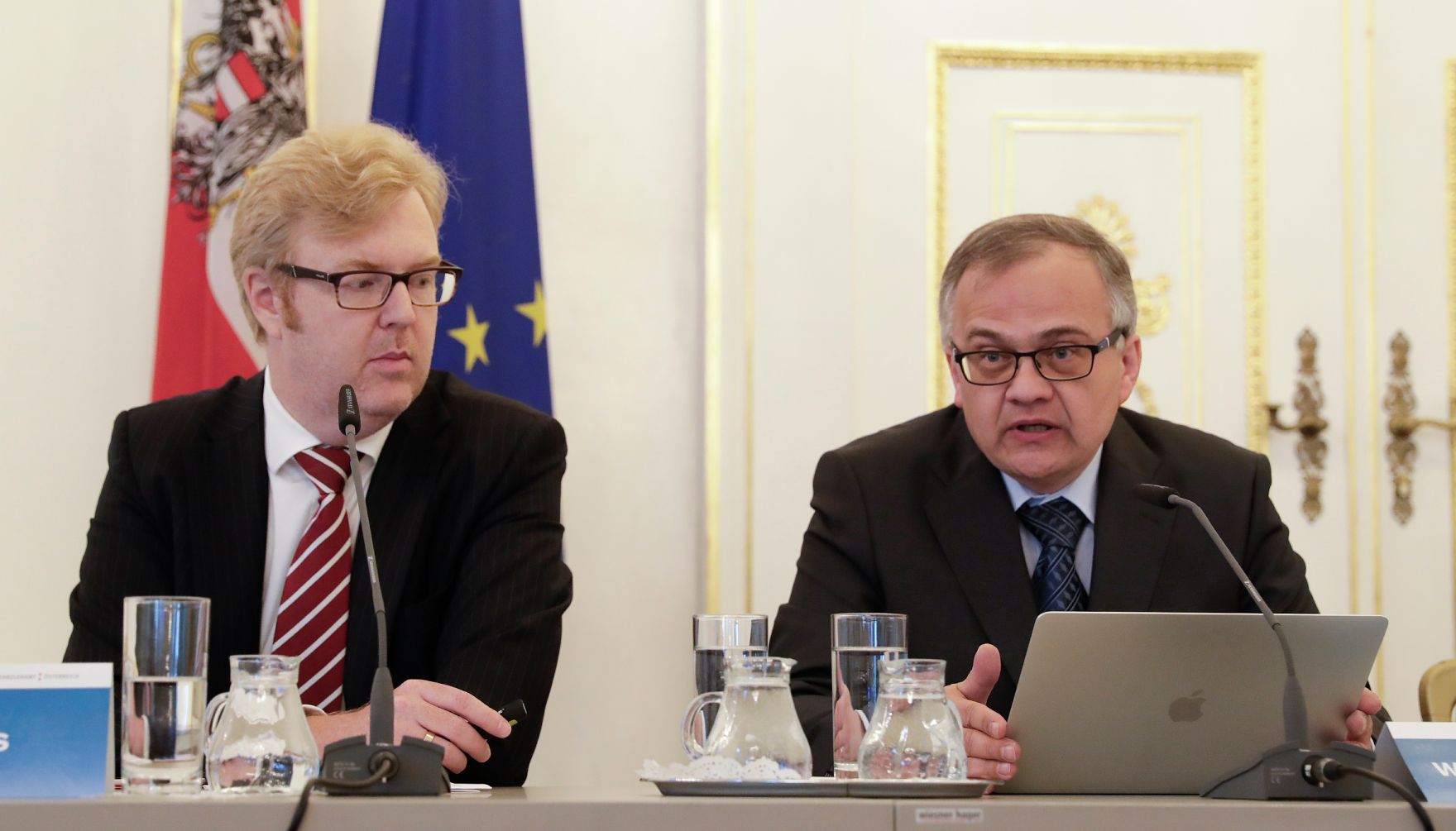 Am 5. Mai 2017 fand im Bundeskanzleramt die 4. Arbeitstagung der Cyber Sicherheit Plattform statt. Im Bild Thomas Stubbings (l.) und Wolfgang Schwabl (r.) von der Cyber Security Plattform CSP.