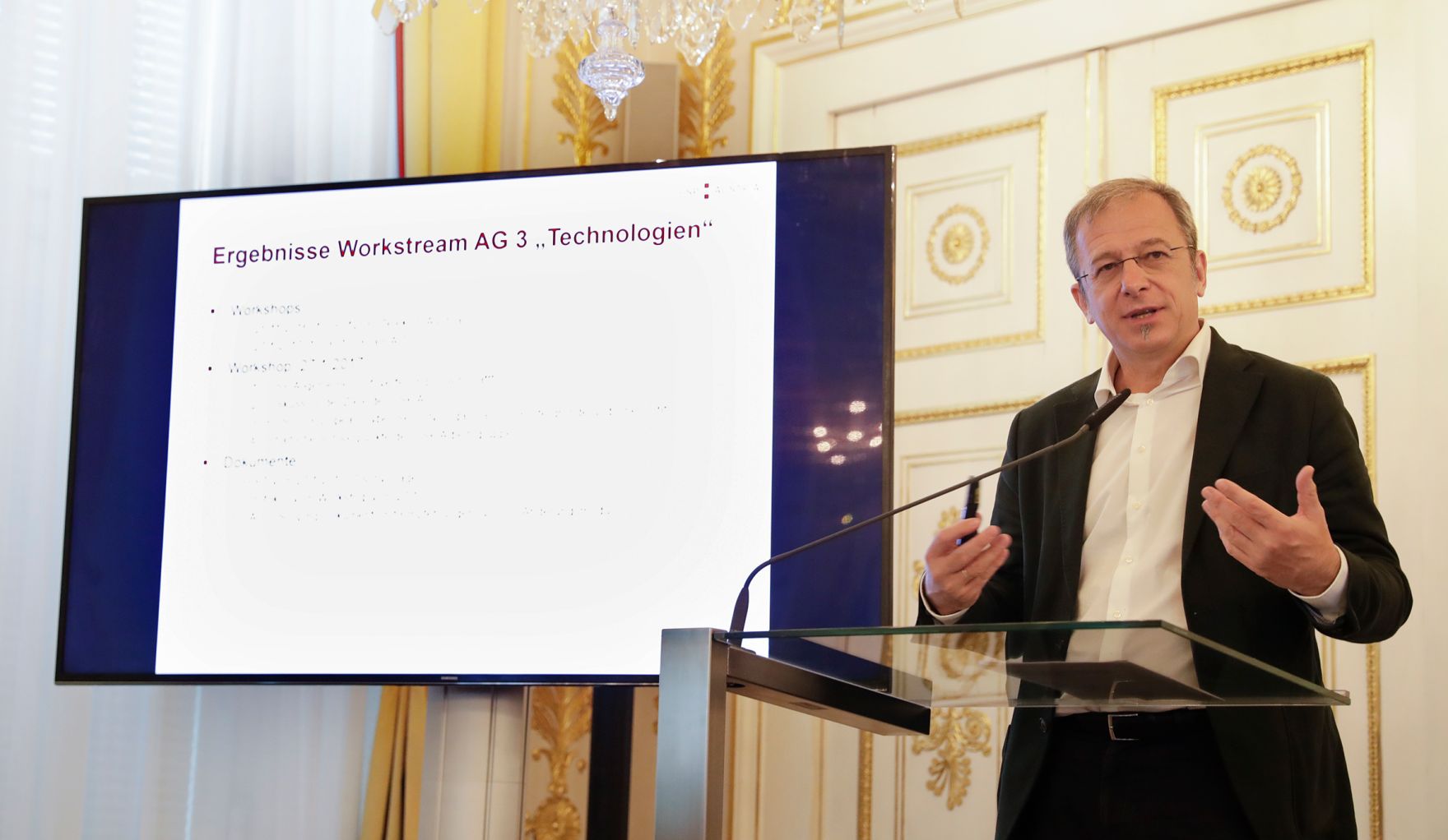 Am 5. Mai 2017 fand im Bundeskanzleramt die 4. Arbeitstagung der Cyber Sicherheit Plattform statt. Im Bild Helmut Leopold vom Austrian Institute of Technology.