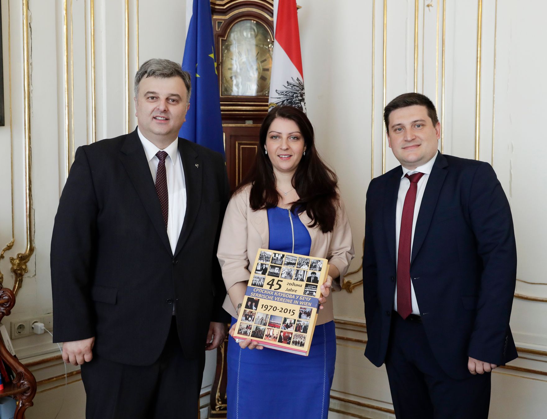 Am 12. Mai 2017 empfing Staatssekret&auml;r Muna Duzdar (m.) den Obmann der Serbischen Gemeinschaft Darko Jurisic (l.) zu einem Gespr&auml;ch.