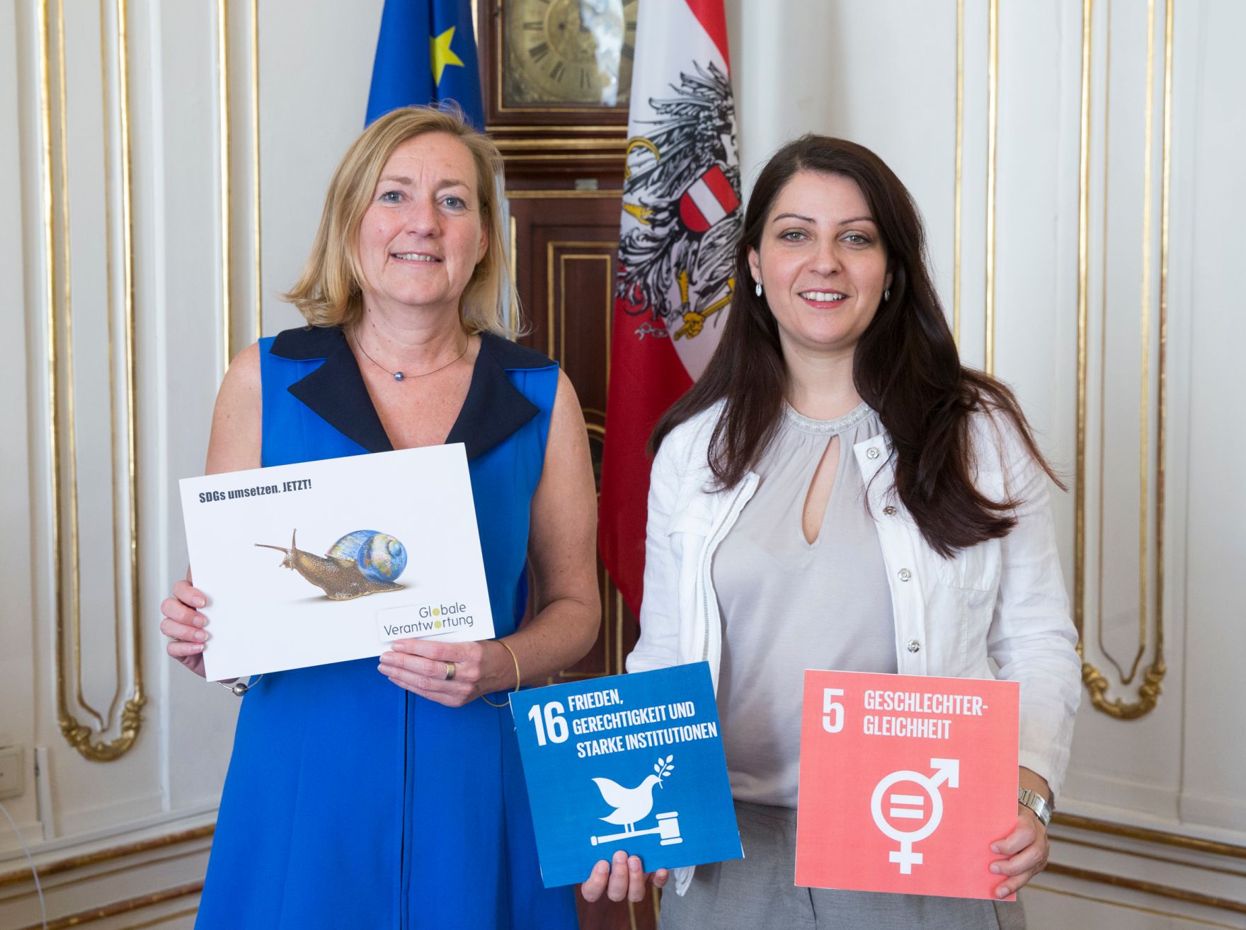 Am 18. Mai 2017 empfing Staatssekret&auml;rin Muna Duzdar (r.) die Gesch&auml;ftsf&uuml;hrerin von &quot;Globale Verantwortung&quot; Annelies Vilim (l.) zu einem Arbeitsgespr&auml;ch.