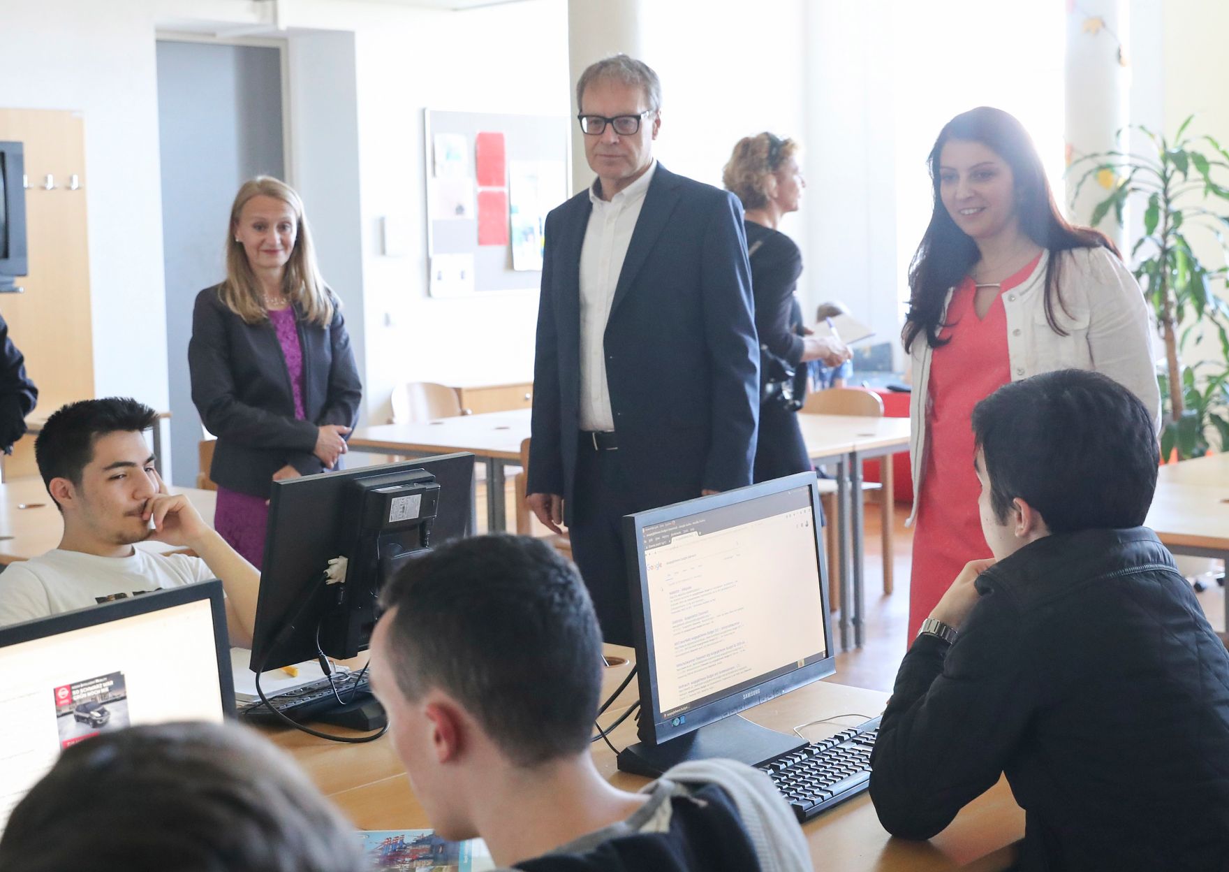 Am 19. Mai 2017 besuchte Staatssekret&auml;rin Muna Duzdar den Bezirk Ottakring. Im Bild in der HTL Ottakring.