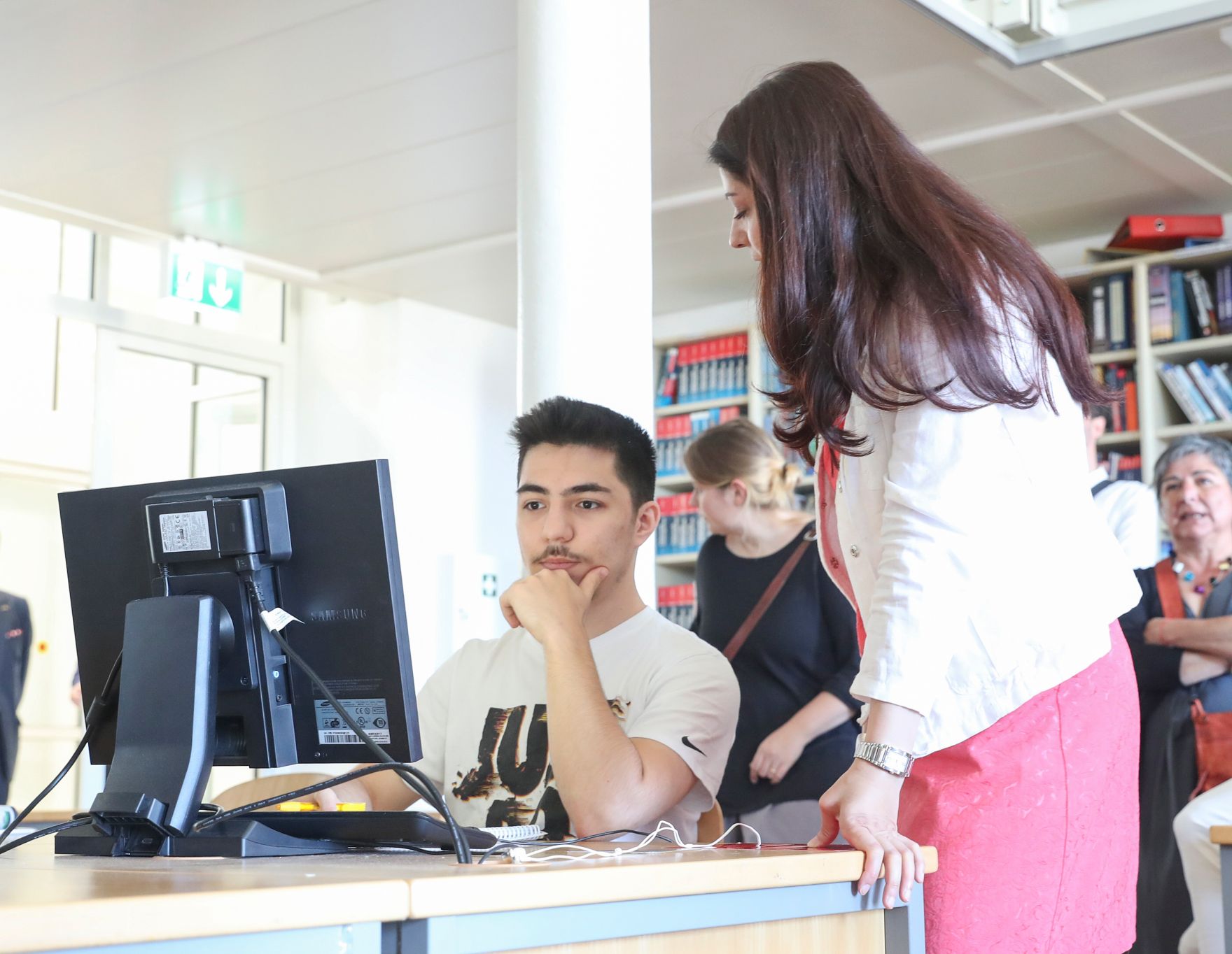 Am 19. Mai 2017 besuchte Staatssekret&auml;rin Muna Duzdar den Bezirk Ottakring. Im Bild in der HTL Ottakring.
