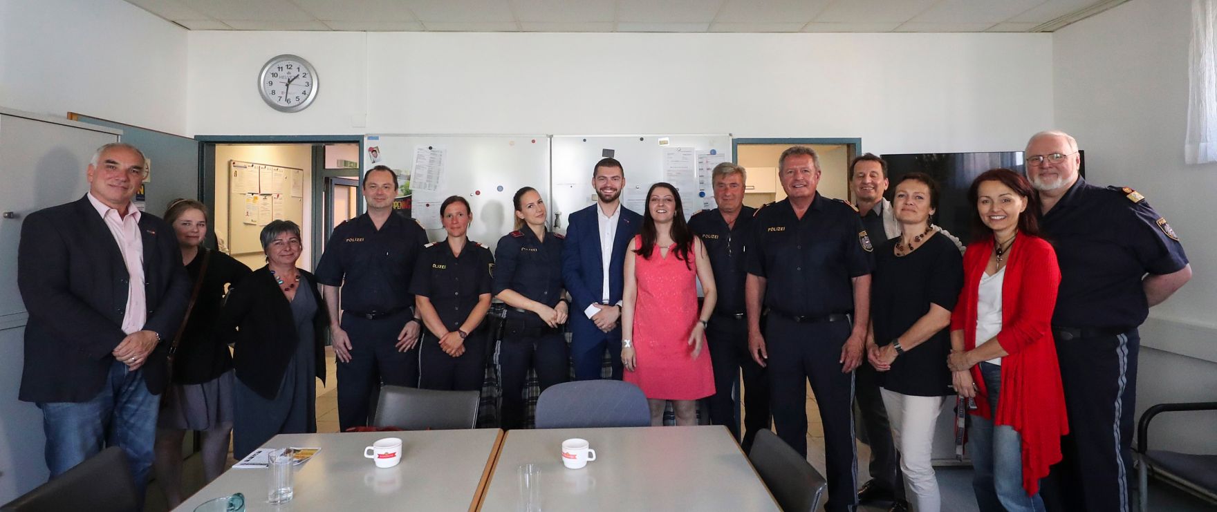 Am 19. Mai 2017 besuchte Staatssekret&auml;rin Muna Duzdar den Bezirk Ottakring. Im Bild bei der Polizeiinspektion Wattgasse.