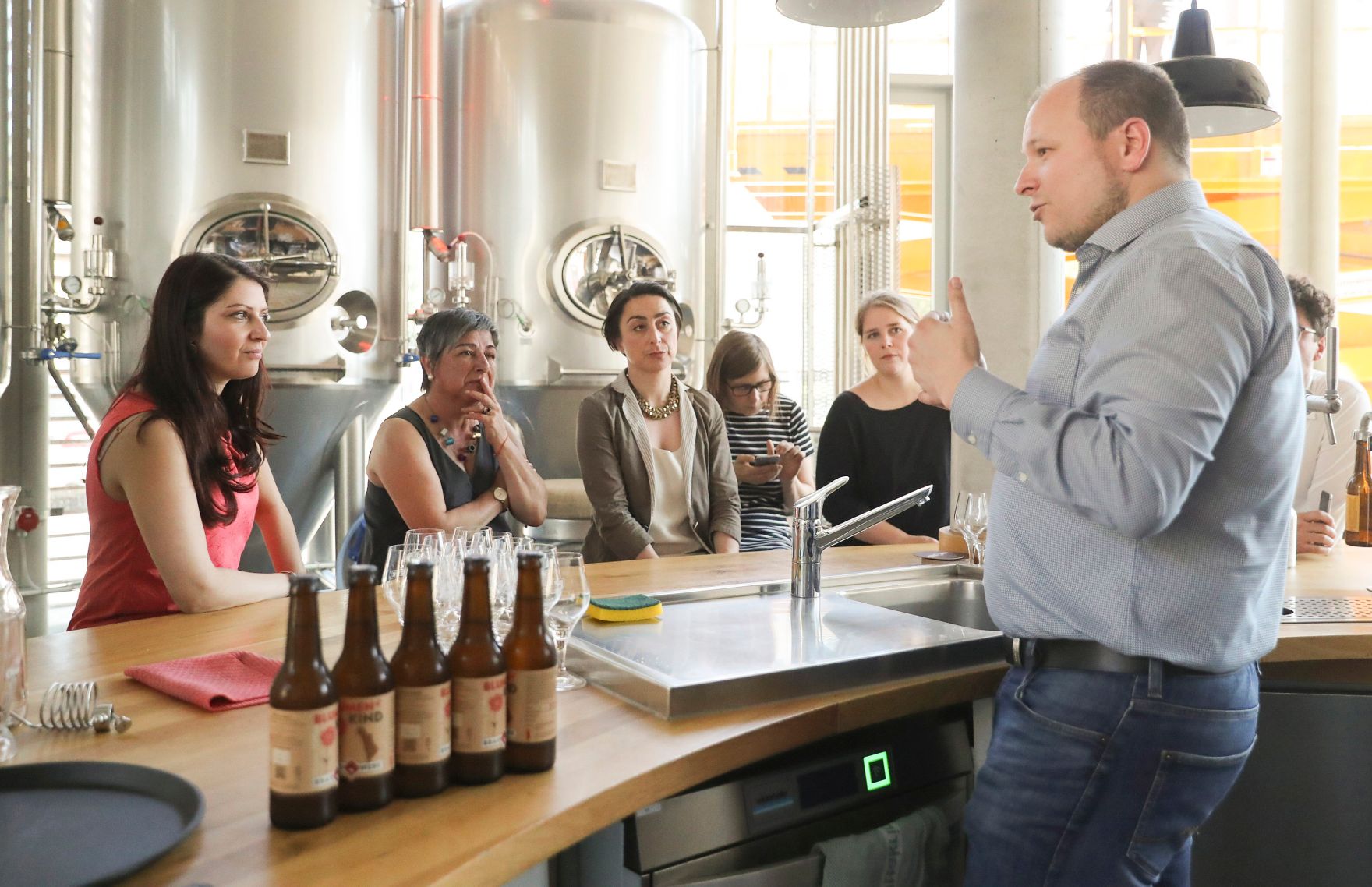 Am 19. Mai 2017 besuchte Staatssekret&auml;rin Muna Duzdar den Bezirk Ottakring. Im Bild in der Ottakringer Brauerei.
