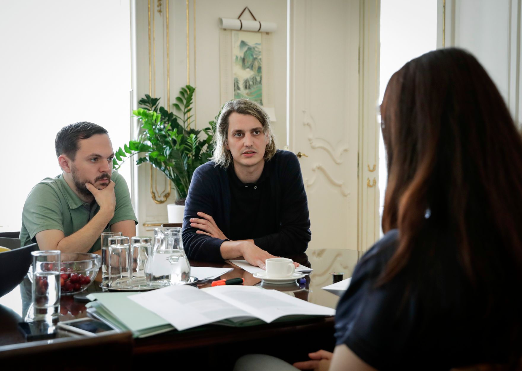 Am 23. Mai 2017 empfing Muna Duzdar (r.) den Vorstand des Marie Jahoda &ndash; Otto Bauer Institut. Im Bild mit dem Gesch&auml;ftsf&uuml;hrer Georg Hubmann (m.) und dem Wissenschaftlichen Mitarbeiter Klaus Baumgartner (l.).