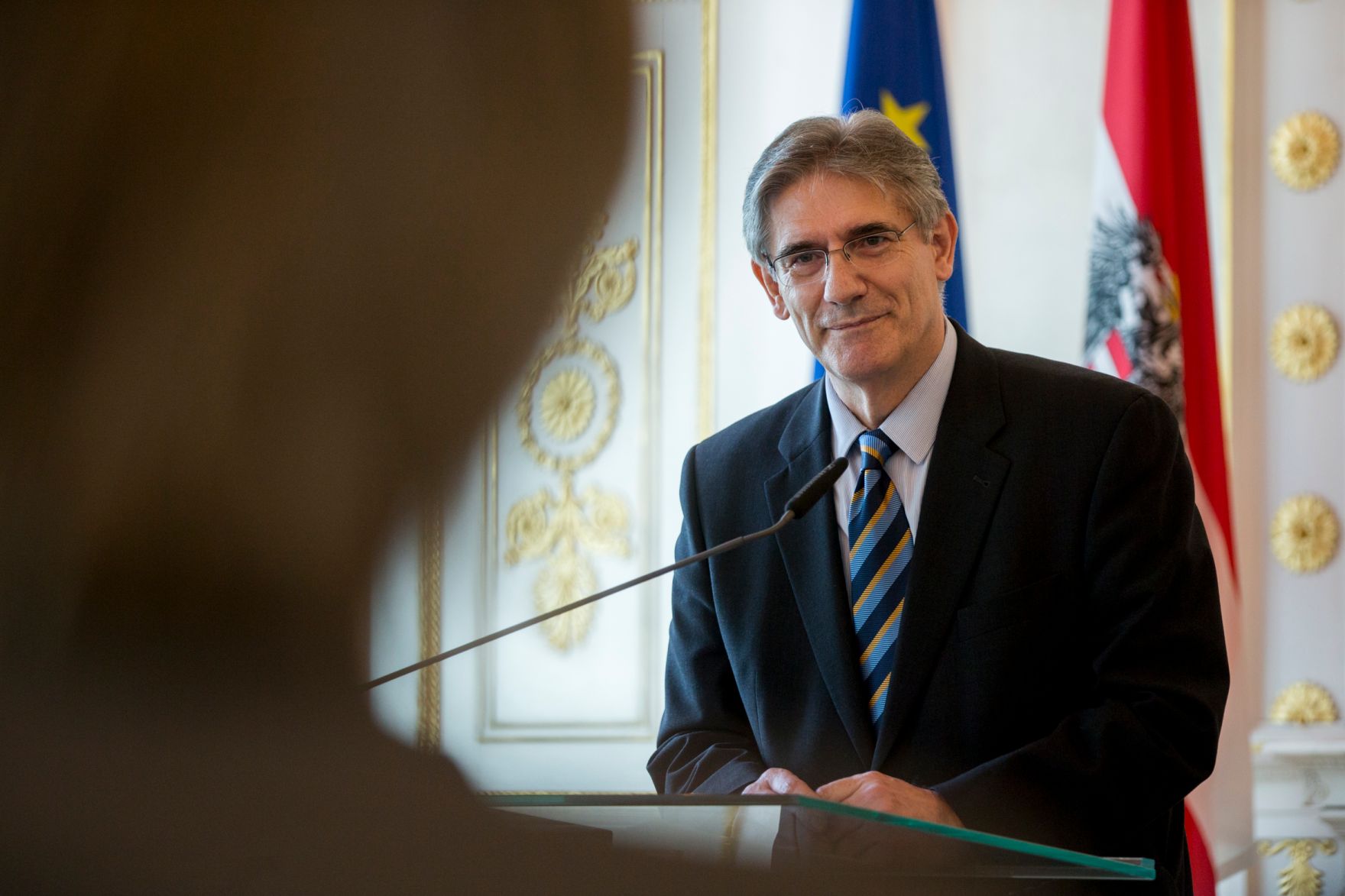 Am 24. Mai 2017 &uuml;berreichte Staatssekret&auml;rin Muna Duzdar das Gro&szlig;e Ehrenzeichen f&uuml;r Verdienste um die Republik &Ouml;sterreich an Heinz Vettermann. Im Bild Ministerialrat Anton Stifter.