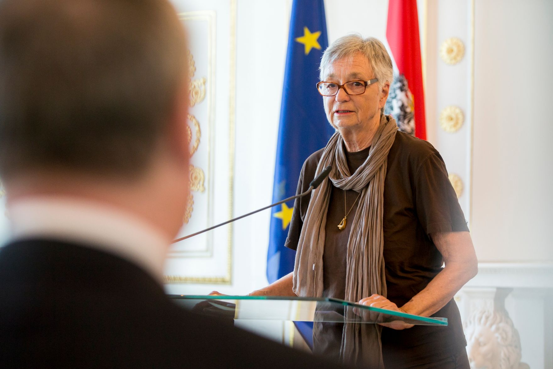 Am 24. Mai 2017 &uuml;berreichte Staatssekret&auml;rin Muna Duzdar das Gro&szlig;e Ehrenzeichen f&uuml;r Verdienste um die Republik &Ouml;sterreich an Heinz Vettermann. Im Bild die Laudatorin Evi Zoepnek.