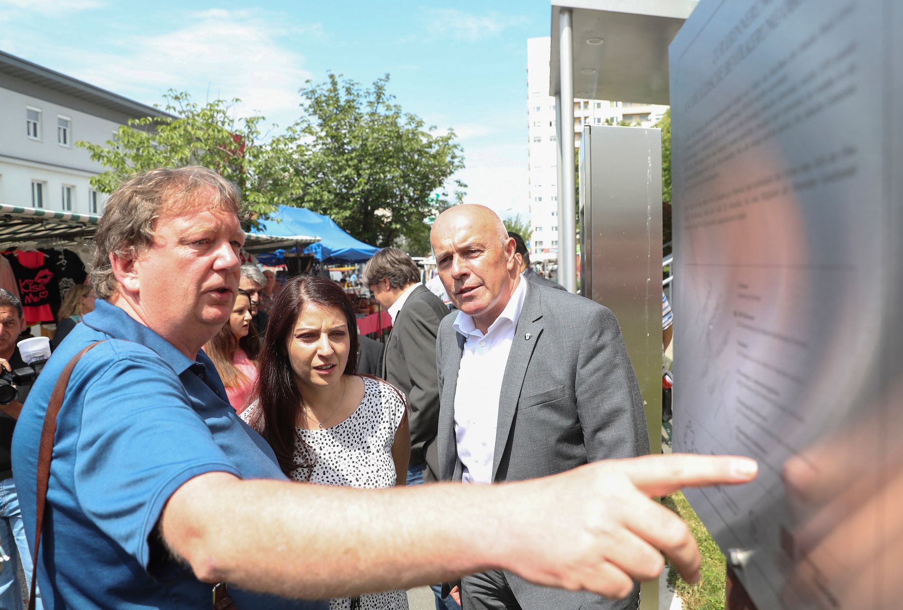 Am 31. Mai 2017 besuchte Staatssekret&auml;rin Muna Duzdar das Burgenland. Im Bild auf dem Wochenmarkt in Oberwart.