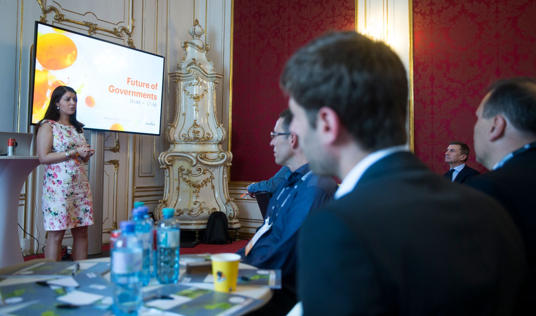 Am 1. Juni 2017 nahm Staatssekret&auml;rin Muna Duzdar (l.) im Rahmen des Pioneers Festival 2017 an einem Workshop zum Thema GovTech teil.