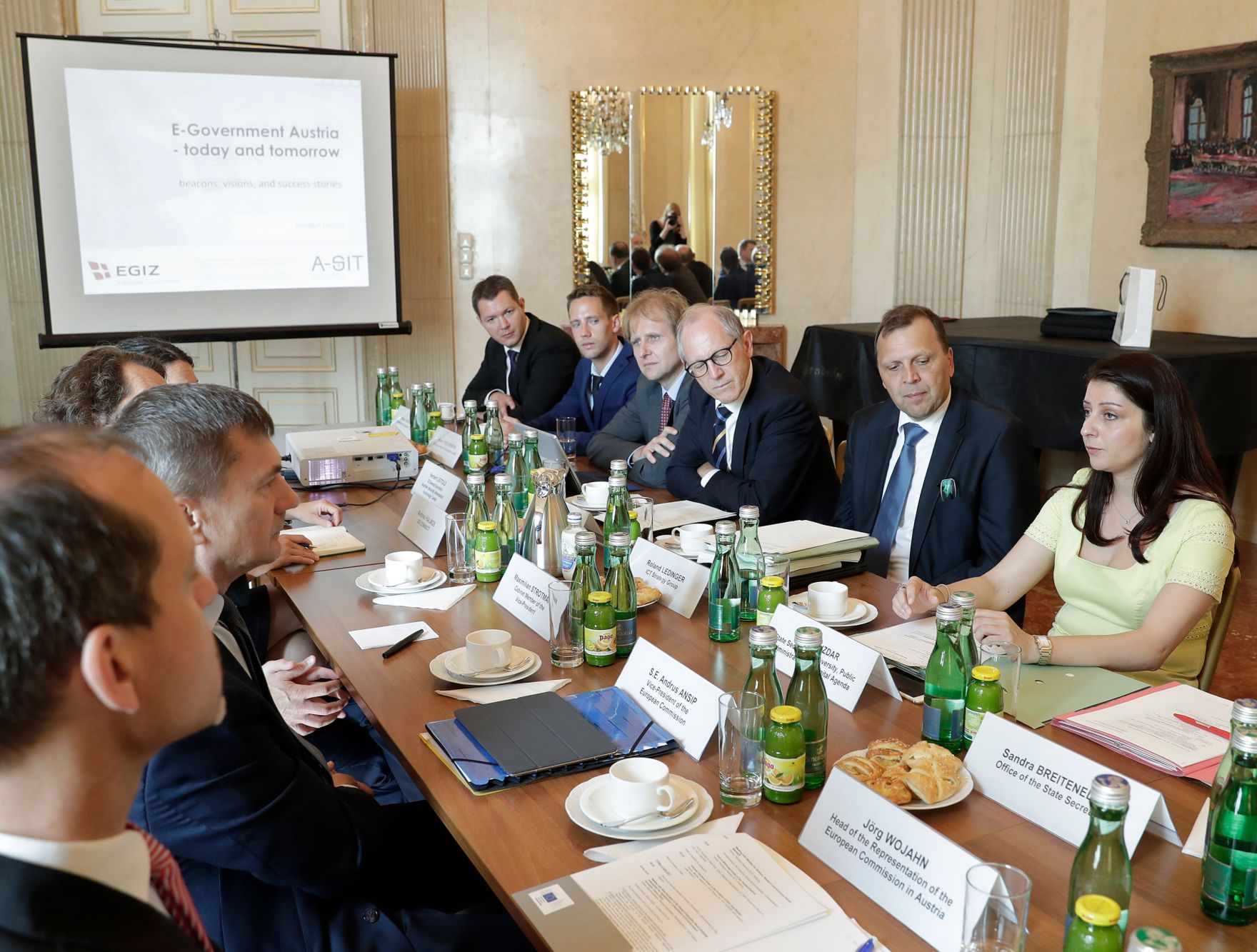 Am 2. Juni 2017 nahm Staatssekret&auml;rin Muna Duzdar (r.) an der Pr&auml;sentation &quot;E-Government Austria - today and tomorrow&quot; teil.