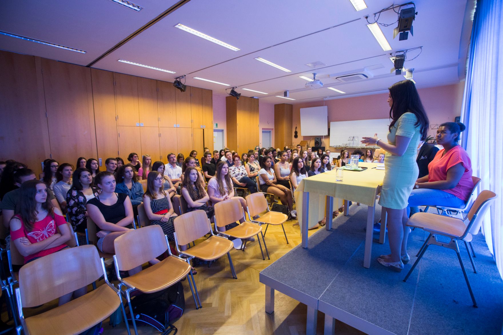 Am 2. Juni 2017 nahm Staatssekret&auml;rin Muna Duzdar an einer Diskussion zum Thema &quot;#f26gegenHass&quot; im GRG Franklinstra&szlig;e 26 teil.