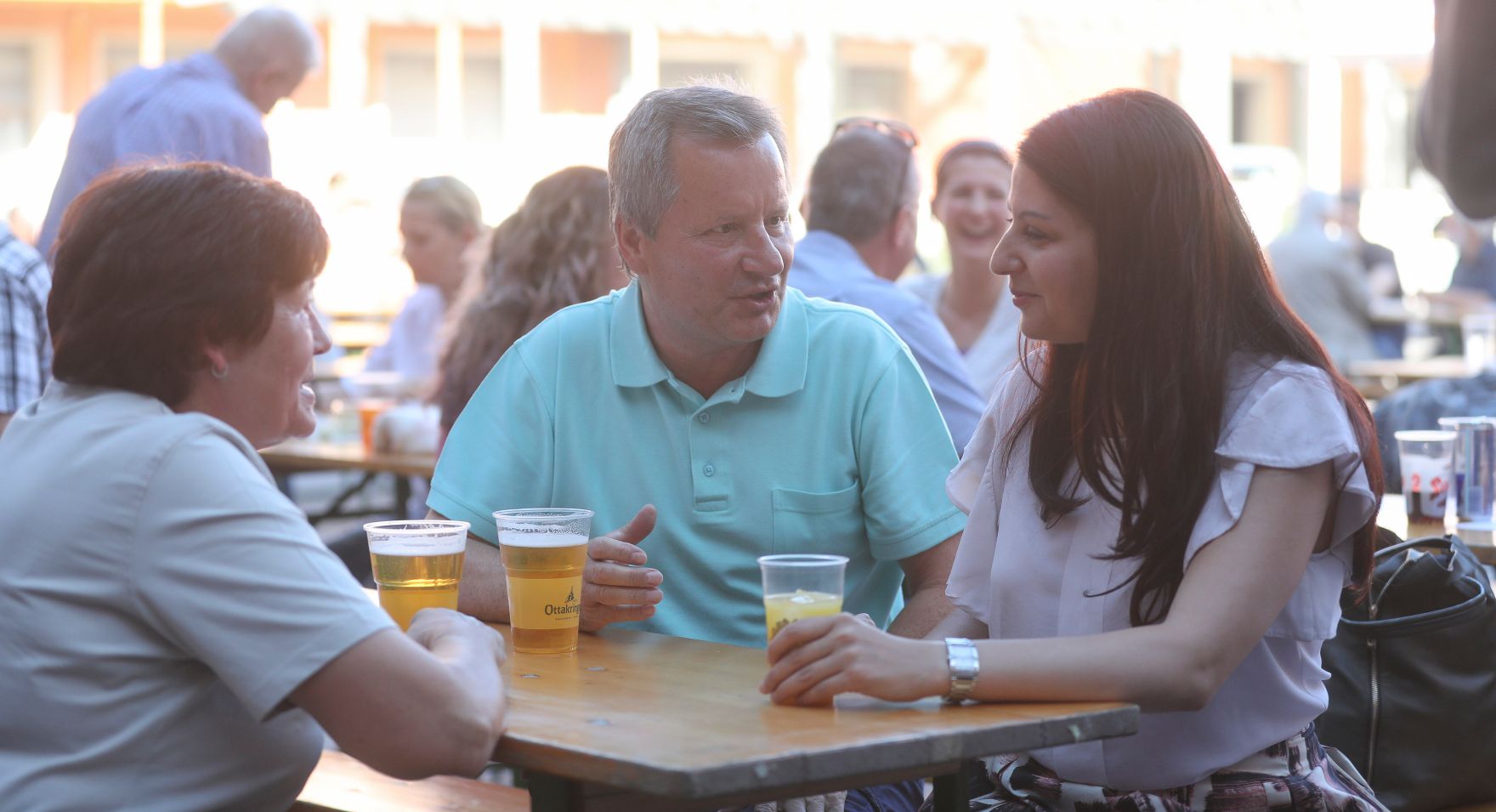 Am 14. Juni 2017 besuchte Staatssekret&auml;rin Muna Duzdar das Hoffest der WEGA in der Rossauer Kaserne.