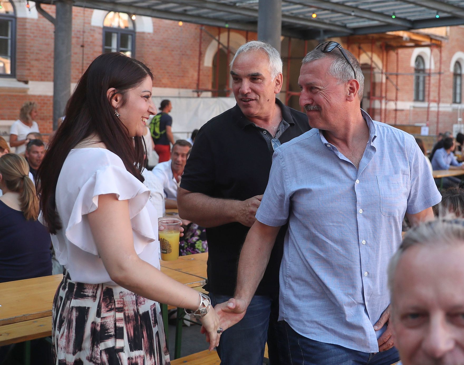 Am 14. Juni 2017 besuchte Staatssekret&auml;rin Muna Duzdar das Hoffest der WEGA in der Rossauer Kaserne.