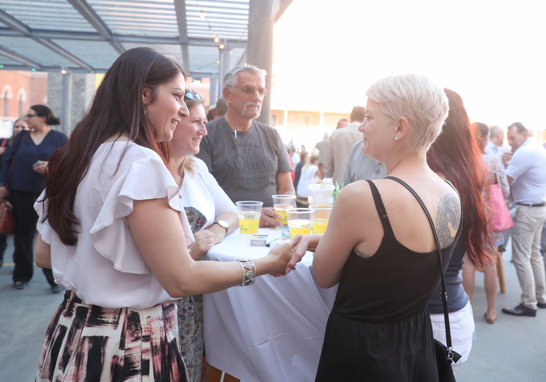 Am 14. Juni 2017 besuchte Staatssekret&auml;rin Muna Duzdar das Hoffest der WEGA in der Rossauer Kaserne.