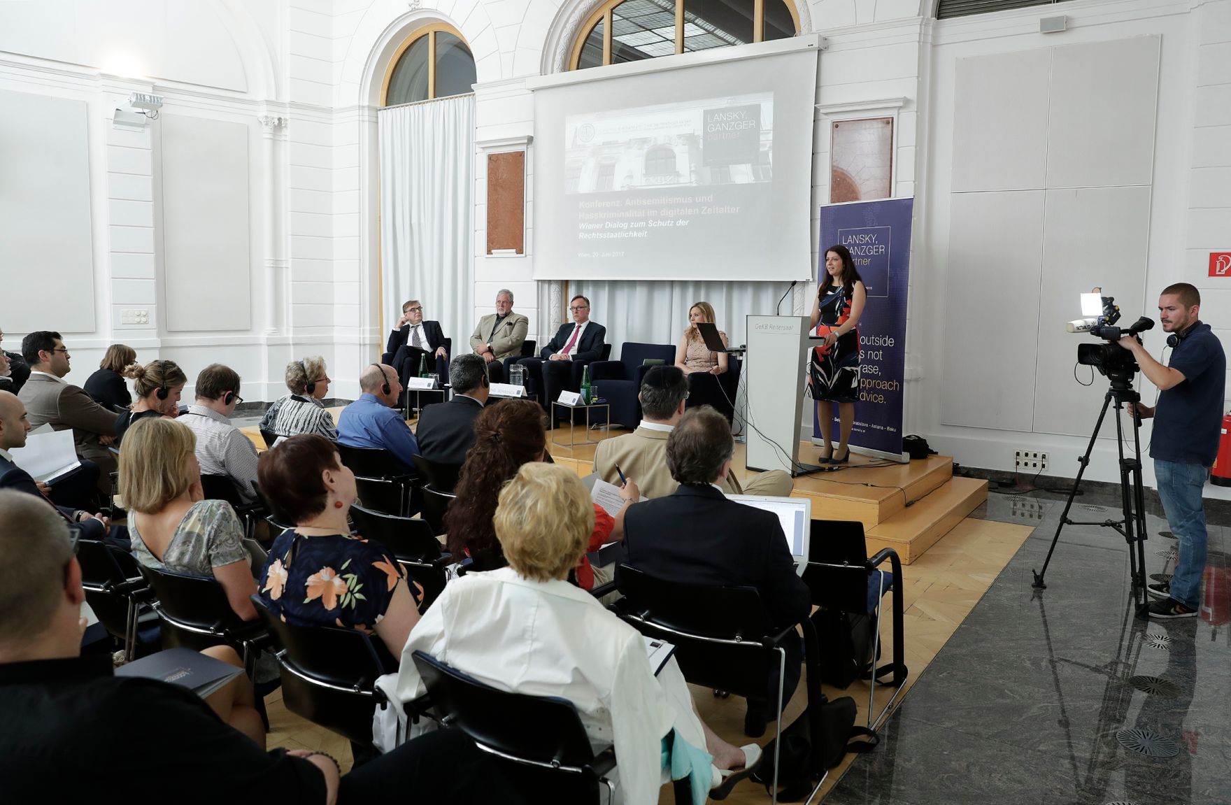 Am 20. Juni 2017 er&ouml;ffnete Staatssekret&auml;rin Muna Duzdar (im Bild) die Konferenz "Antisemitismus und Hasskriminalit&auml;t im digitalen Zeitalter".