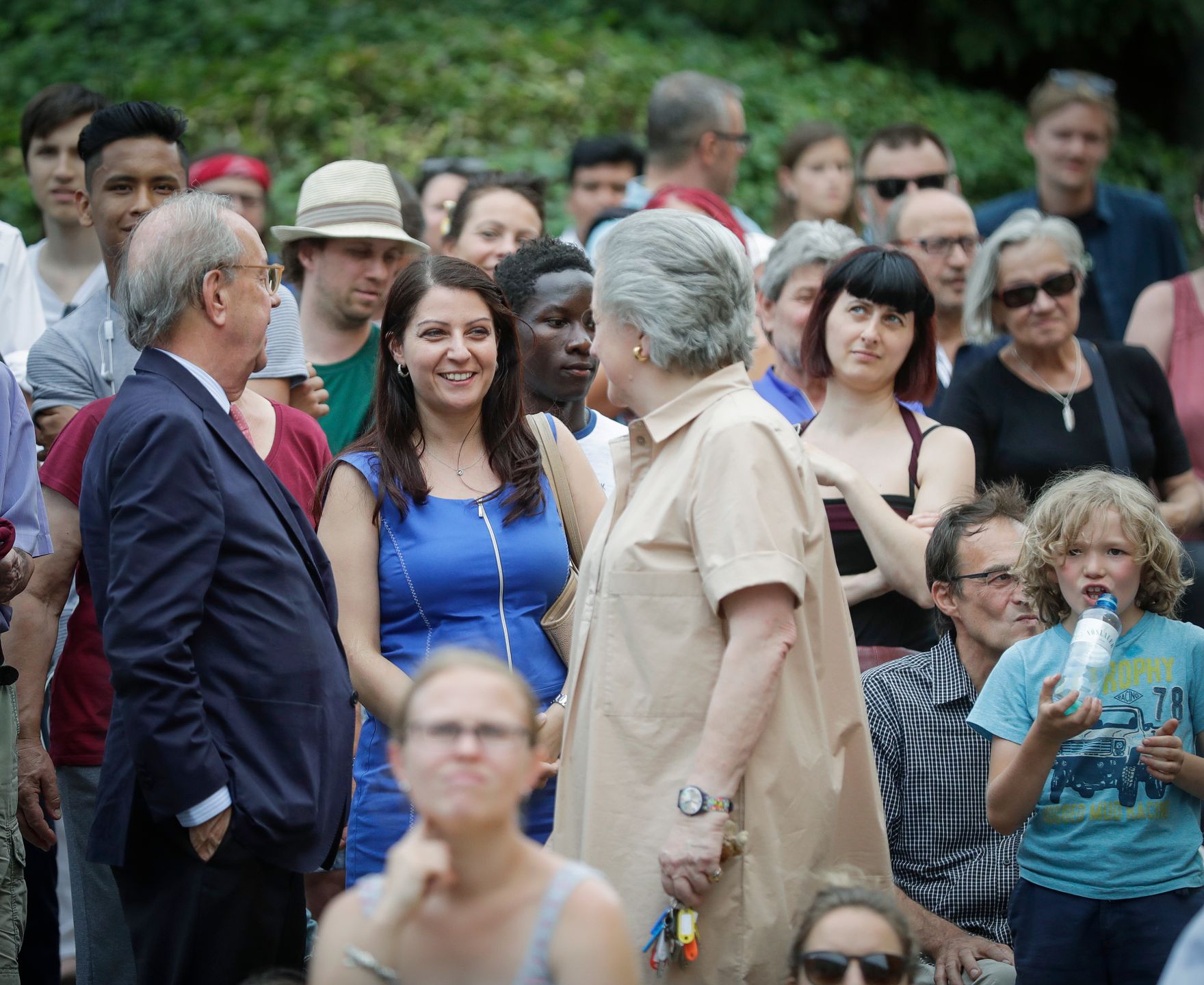 Am 27. Juni 2017 besuchte Staatssekret&auml;rin Muna Duzdar (l.) die Geburtstagsfeier von Ute Bock.