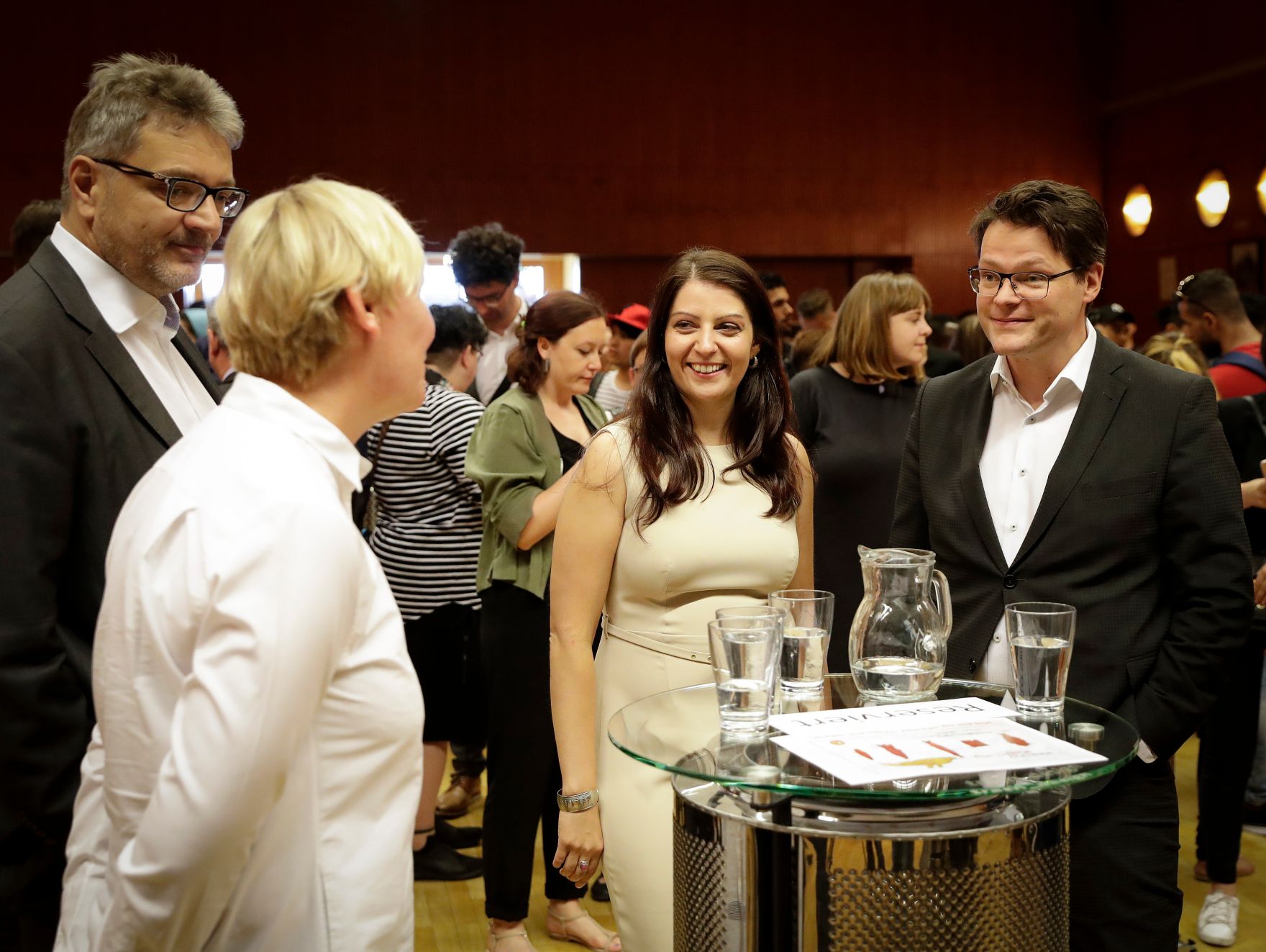 Am 3. Juli 2017 nahm Staatssekret&auml;rin Muna Duzdar (m.r.) an der Veranstaltung 1. Jahr Jugendcollege teil.