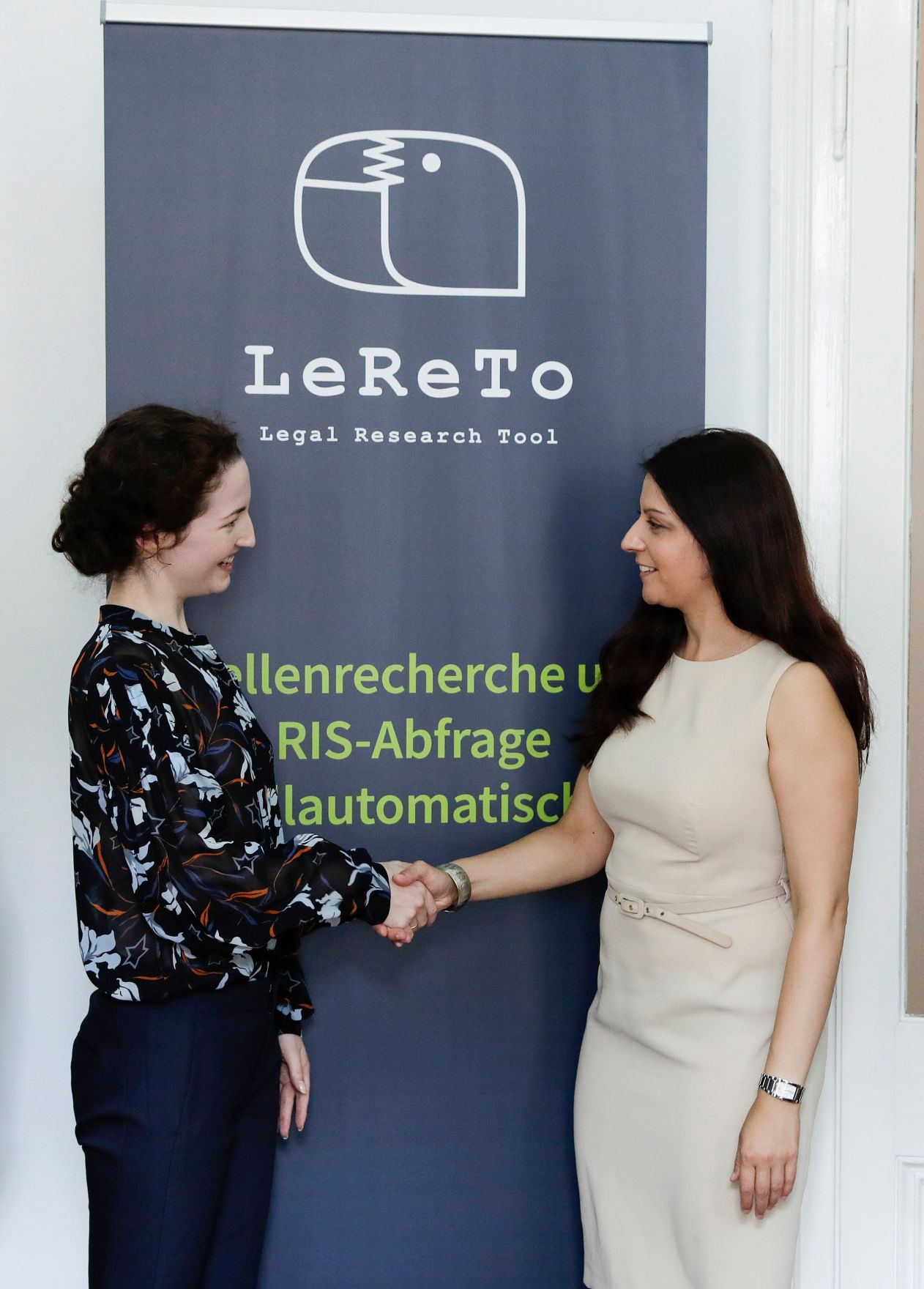 Am 3. Juli 2017 besuchte Staatssekret&auml;rin Muna Duzdar (r.) das Start-Up LeReTo. Im Bild mit der CEO LeReTo Veronika Haberler (l.).
