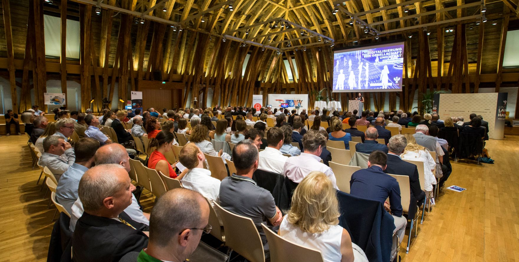 Am 4. Juli 2017 nahm Staatssekret&auml;rin Muna Duzdar an der Veranstaltung &quot;Digitalisierung von Gesellschaft und Staat &ndash; die Transformation im &ouml;ffentlichen Dienst gestalten&quot; teil.