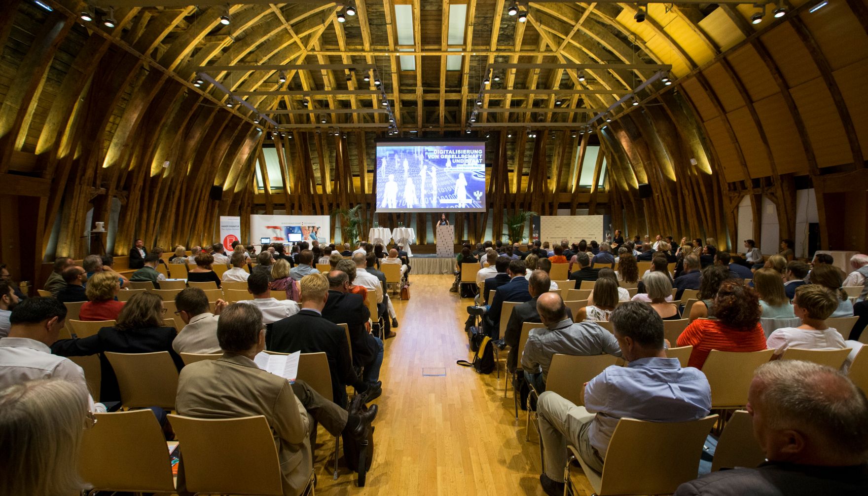 Am 4. Juli 2017 nahm Staatssekret&auml;rin Muna Duzdar an der Veranstaltung &quot;Digitalisierung von Gesellschaft und Staat &ndash; die Transformation im &ouml;ffentlichen Dienst gestalten&quot; teil.