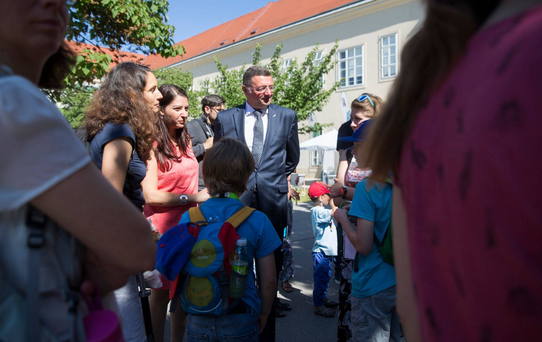 Am 17. Juli 2017 besuchten Staatssekret&auml;rin Muna Duzdar und Verkehrsminister J&ouml;rg Leichtfried einen Workshop der "KinderuniWien".