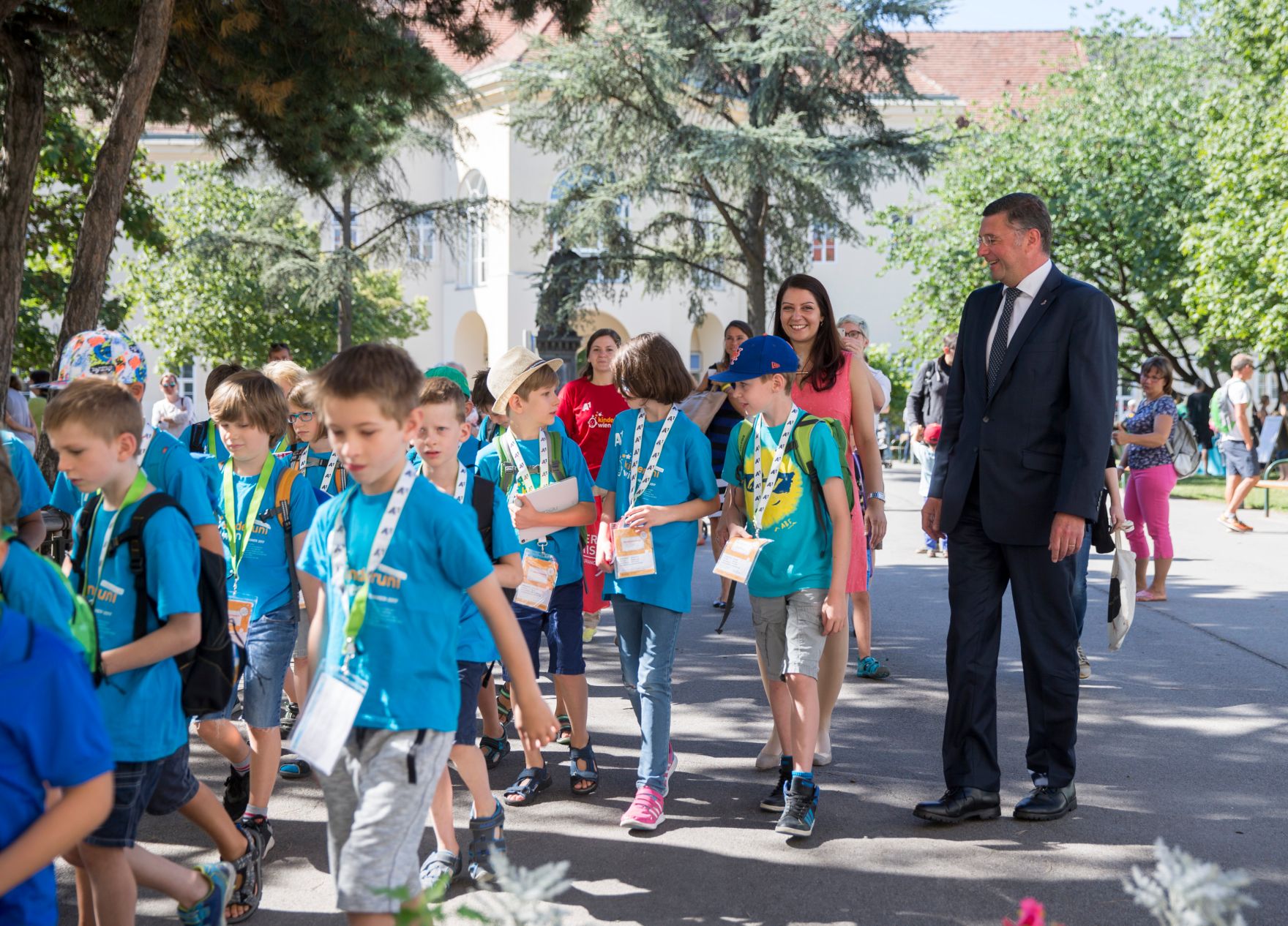 Am 17. Juli 2017 besuchten Staatssekret&auml;rin Muna Duzdar und Verkehrsminister J&ouml;rg Leichtfried einen Workshop der "KinderuniWien".