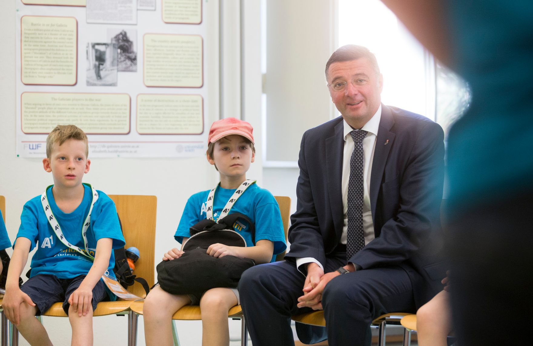 Am 17. Juli 2017 besuchten Staatssekret&auml;rin Muna Duzdar und Verkehrsminister J&ouml;rg Leichtfried (r.) einen Workshop der "KinderuniWien".