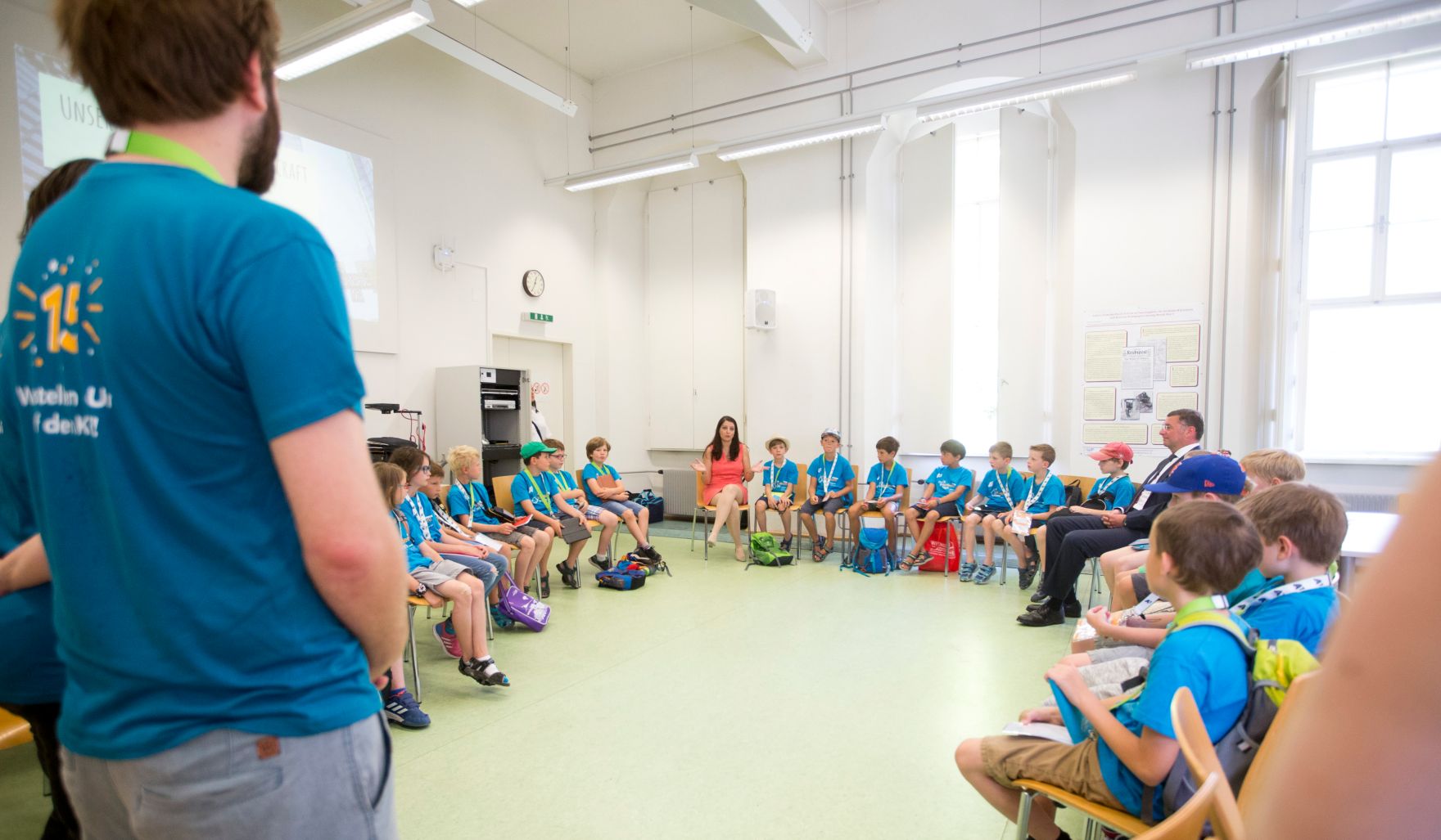 Am 17. Juli 2017 besuchten Staatssekret&auml;rin Muna Duzdar und Verkehrsminister J&ouml;rg Leichtfried einen Workshop der "KinderuniWien".