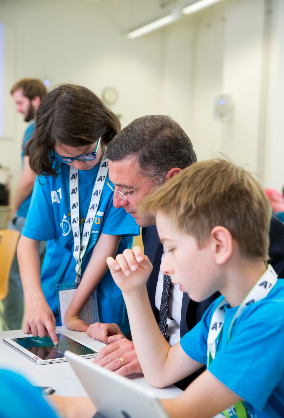 Am 17. Juli 2017 besuchten Staatssekret&auml;rin Muna Duzdar und Verkehrsminister J&ouml;rg Leichtfried einen Workshop der "KinderuniWien".