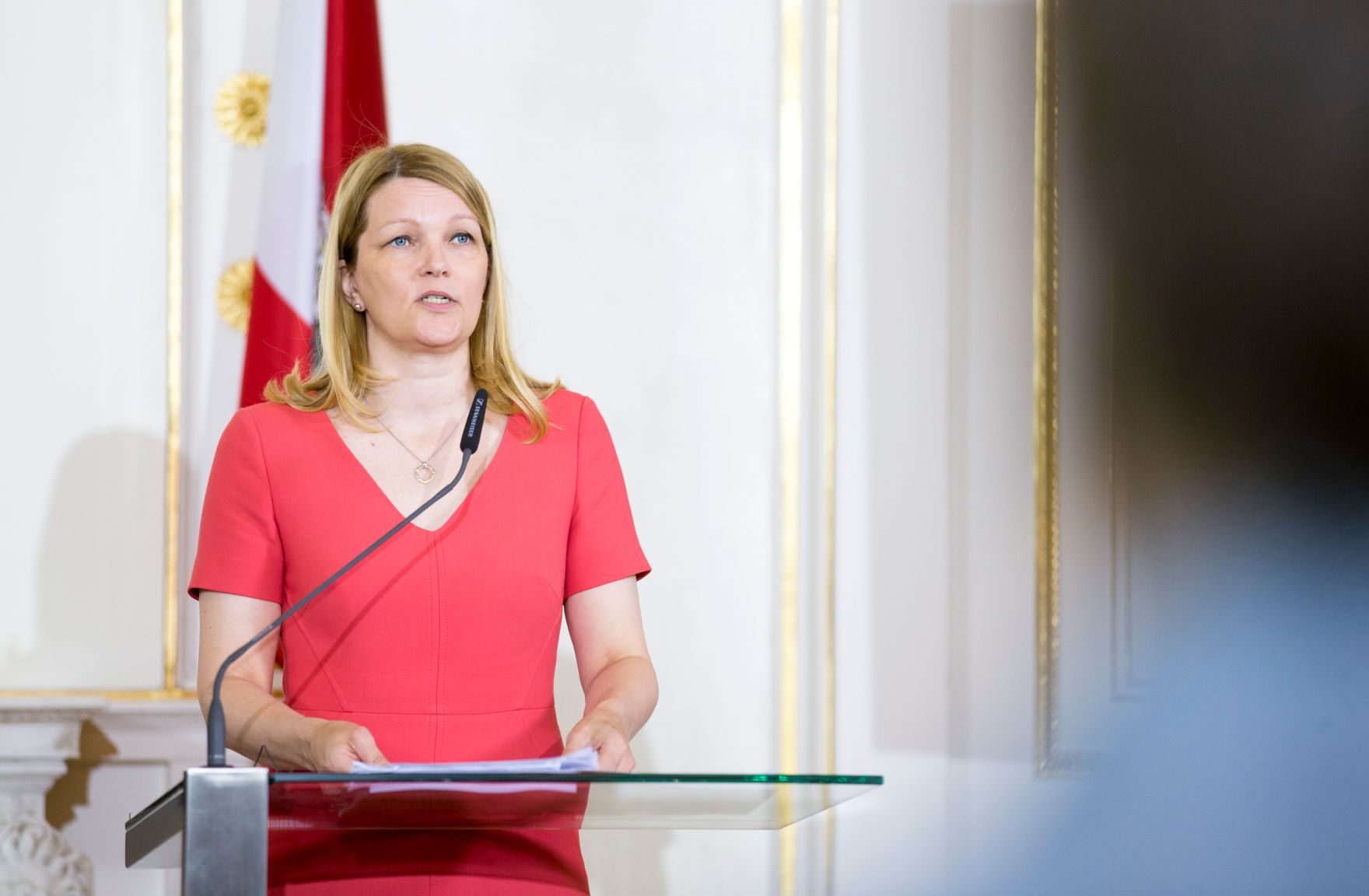 Am 17. Juli 2017 hielten Staatssekret&auml;rin Muna Duzdar und Verkehrsminister J&ouml;rg Leichtfried gemeinsam mit der Stellvertretenden Generalsekret&auml;rin der OECD Mari Kiviniemi (im Bild) eine Pressekonferenz zum Thema "OECD-L&auml;nderbericht 2017".