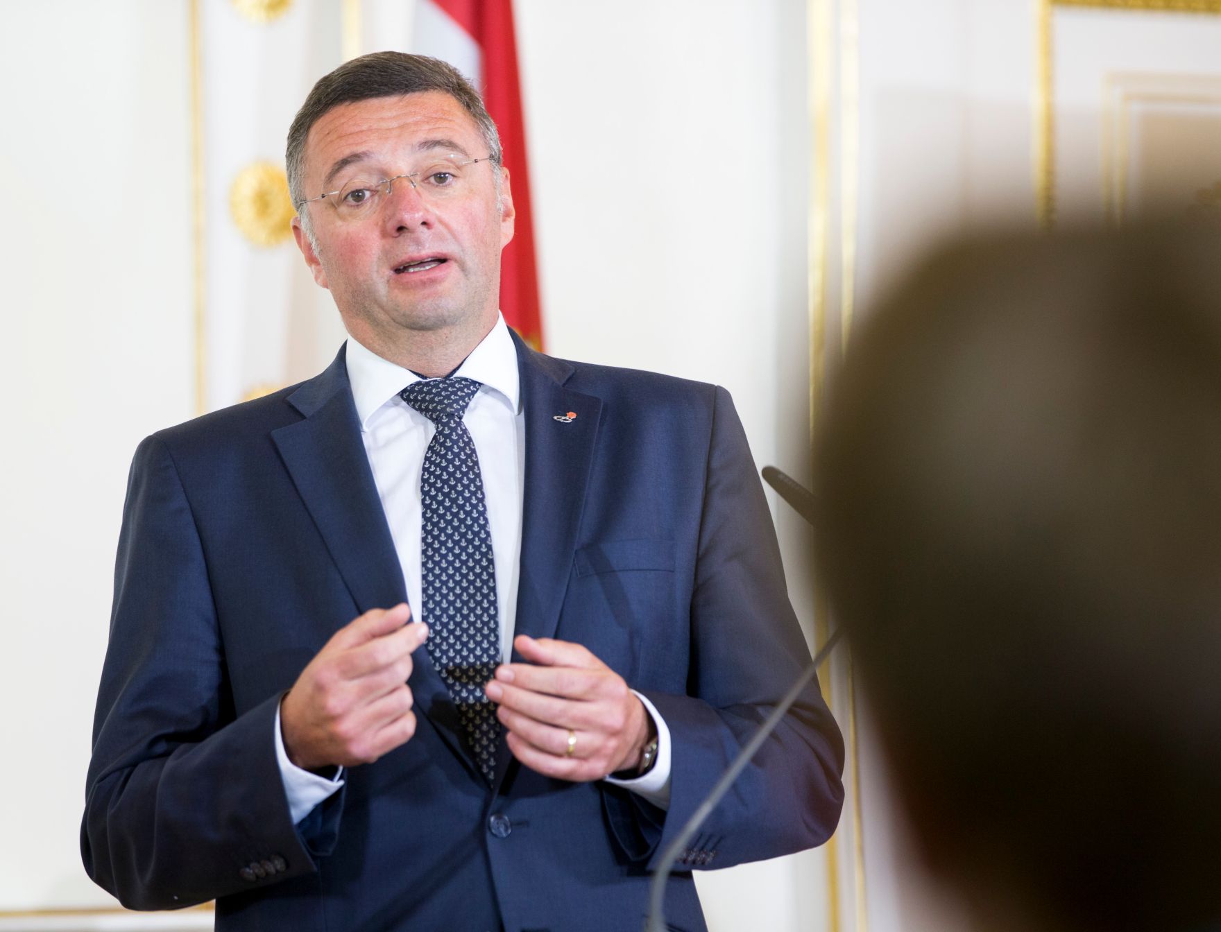 Am 17. Juli 2017 hielten Staatssekret&auml;rin Muna Duzdar und Verkehrsminister J&ouml;rg Leichtfried (im Bild) gemeinsam mit der Stellvertretenden Generalsekret&auml;rin der OECD Mari Kiviniemi eine Pressekonferenz zum Thema "OECD-L&auml;nderbericht 2017".