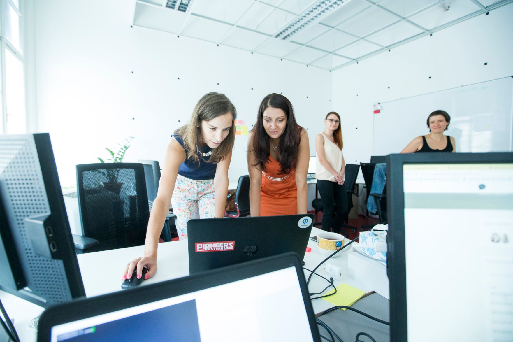 Am 10. August 2017 besuchte Staatssekret&auml;rin Muna Duzdar das Startup Unternehmen Parkbob.