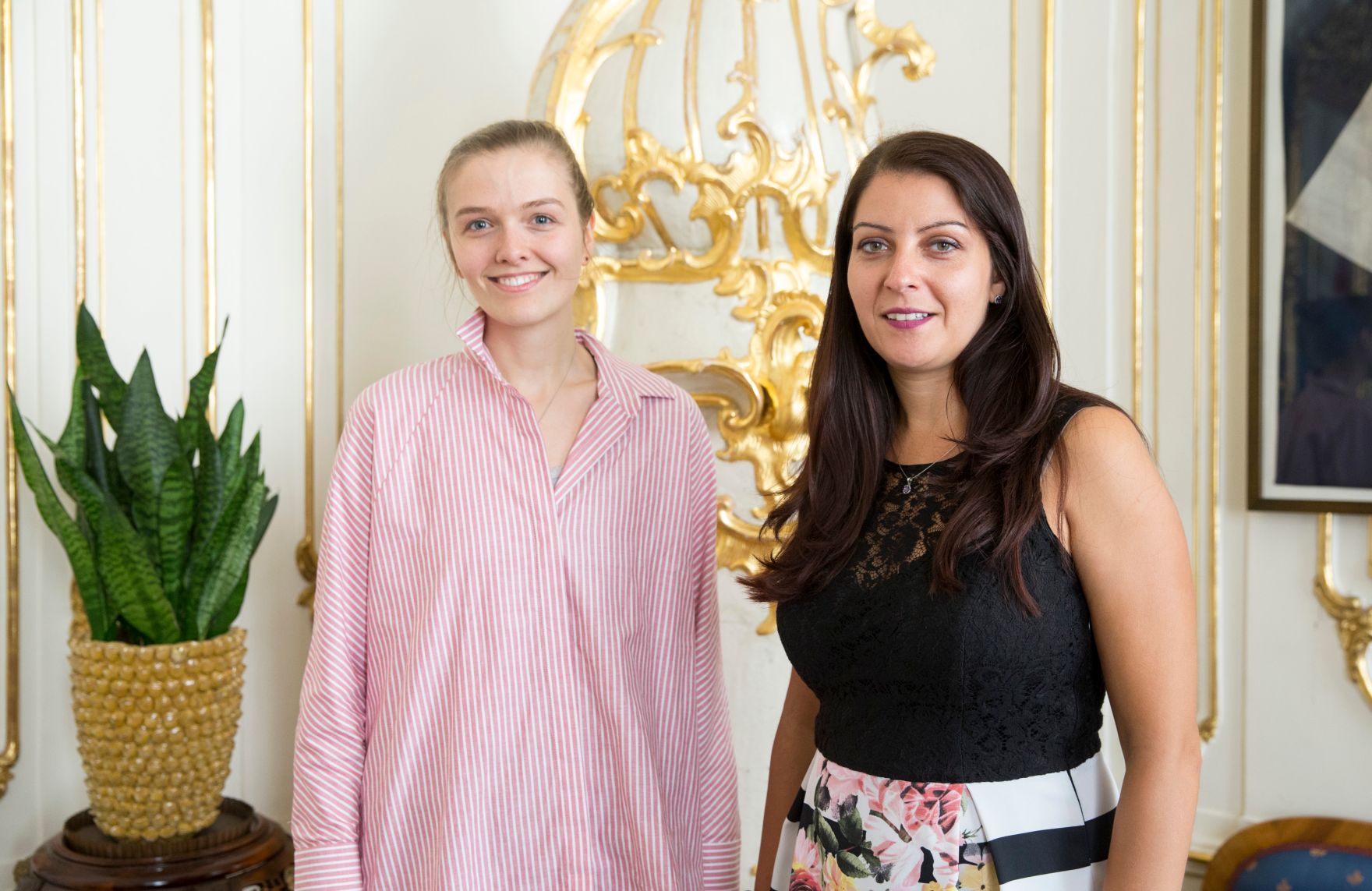 Am 22. August 2017 empfing Staatssekret&auml;rin Muna Duzdar (r.) Vertreter der Initiative "New Here" zu einem Arbeitsgespr&auml;ch.